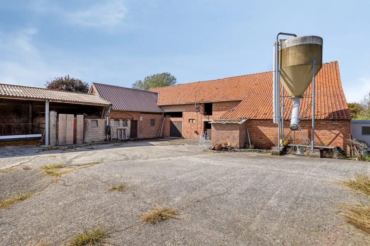 Te renoveren woning en 2 bouwgronden foto 13