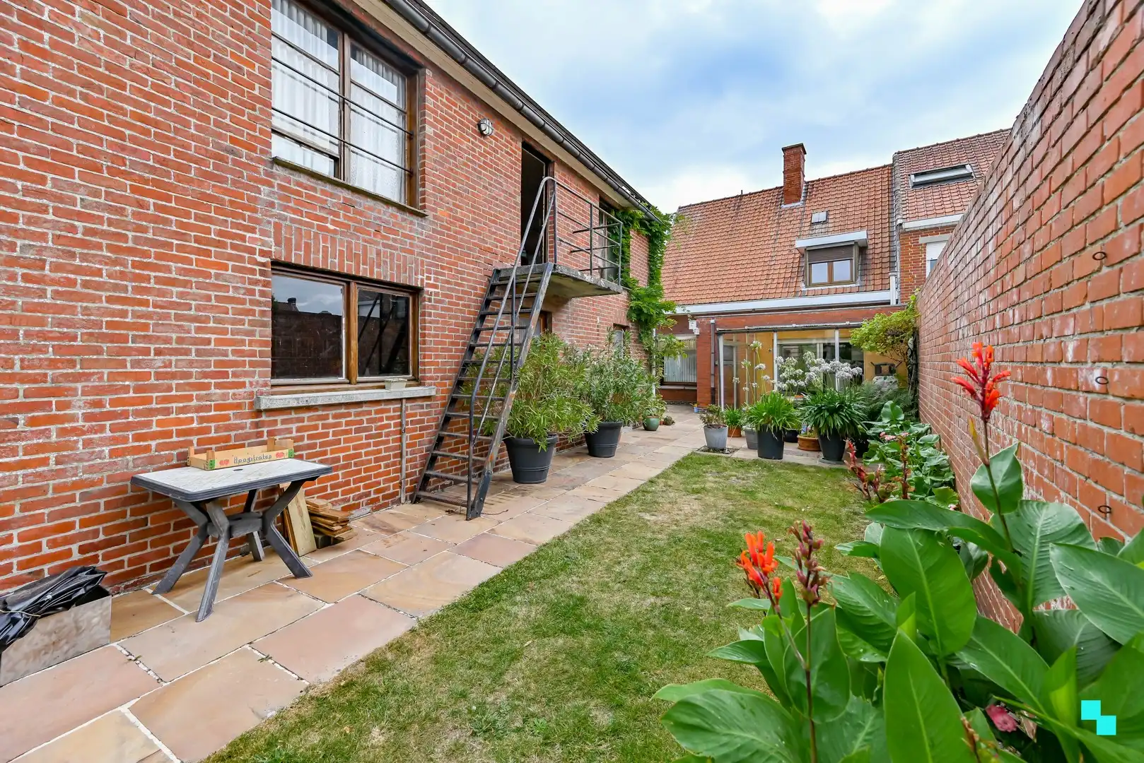 Charmante halfopen bebouwing met bijgebouw in hartje Emelgem foto 2