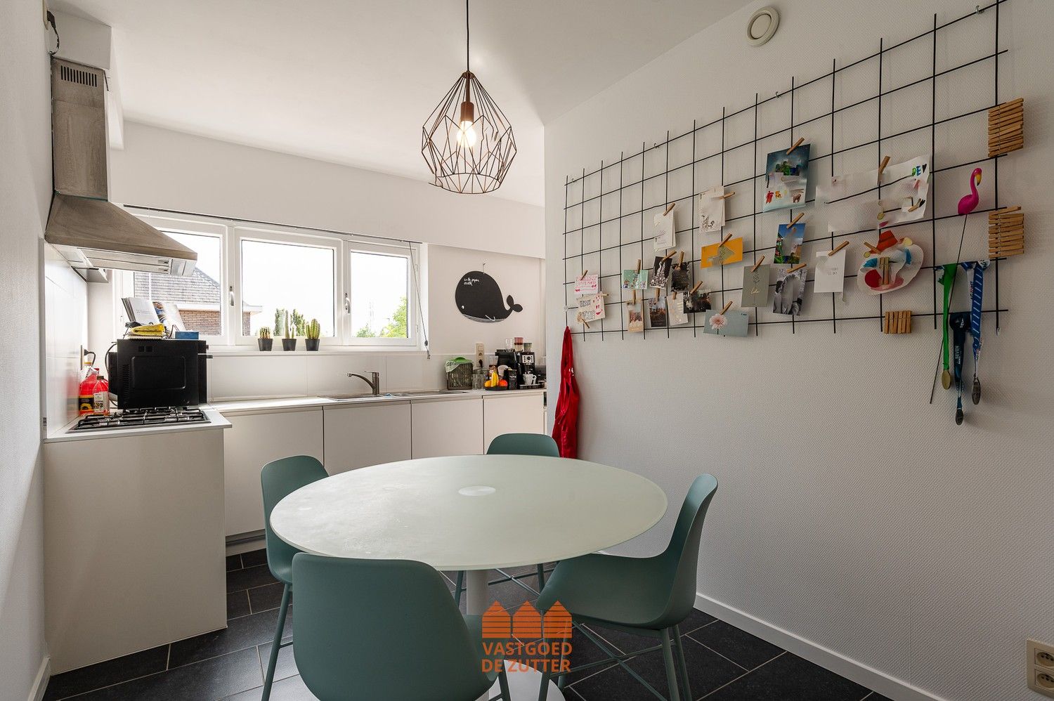 Twee slaapkamer appartement met garage te Gentbrugge. foto 5