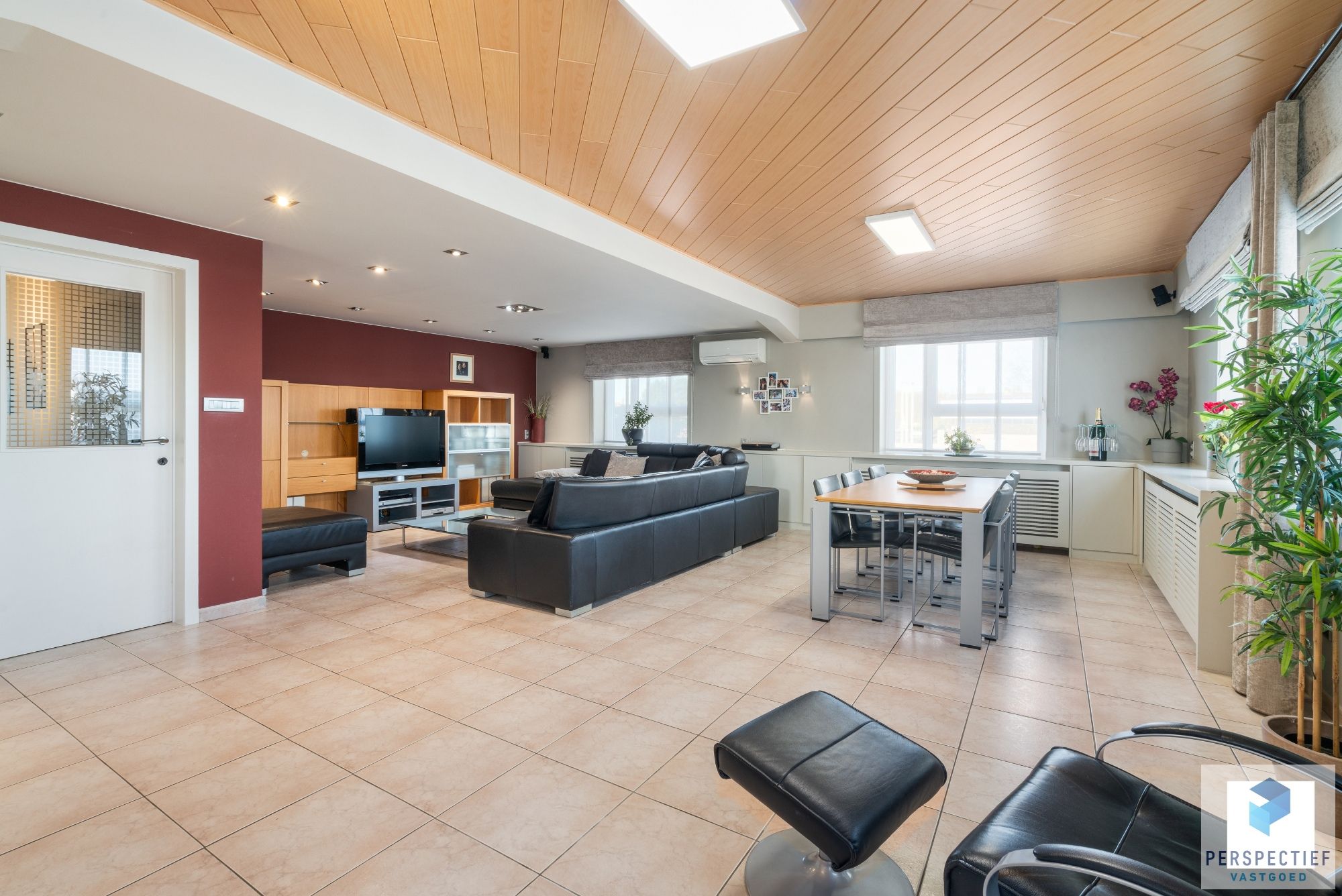 Handelspand met Winkelruimte, Magazijn en Woonst op 1.682 m² foto 27