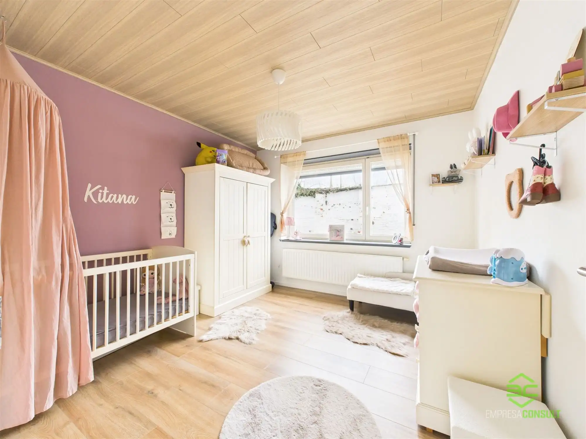 Instapklare gezinswoning met 6slpk en grote aparte garage! foto 13