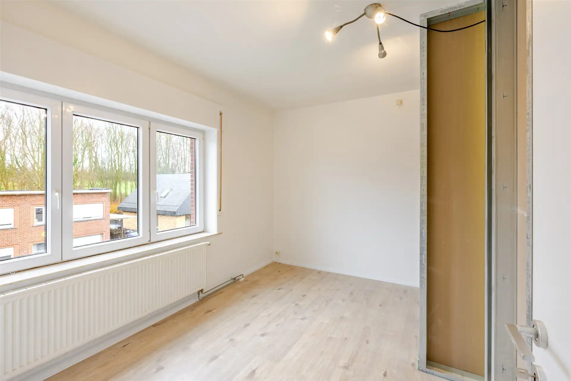 Charmante gezinswoning met tuin en zijdoorgang in rustige straat te Denderleeuw foto 15