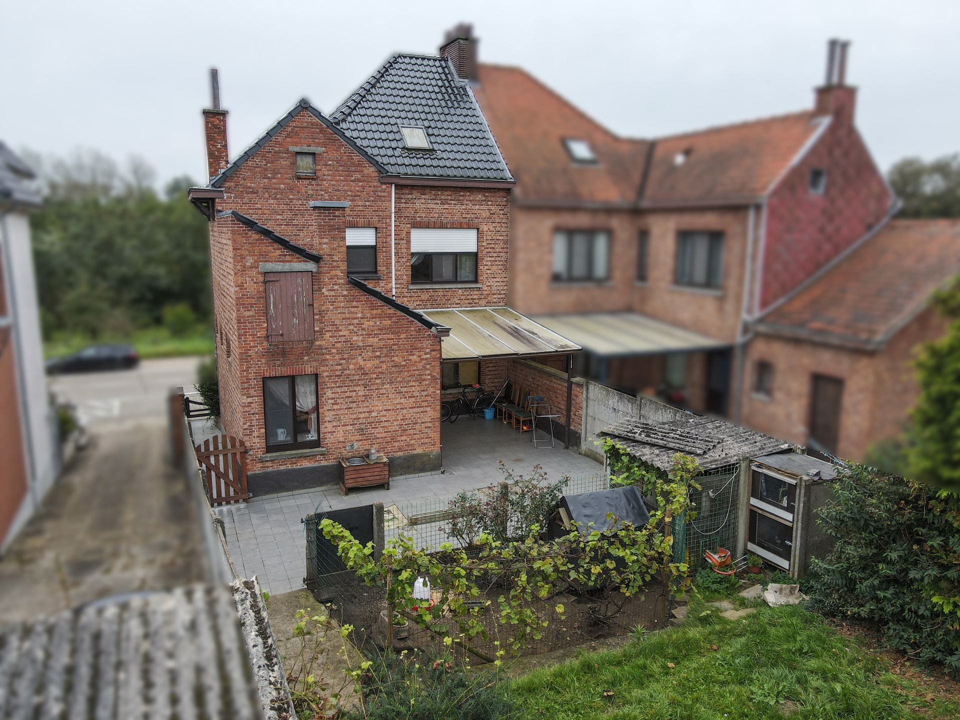 Gerenoveerde ruime woning met nieuwe ramen en dak in Diest! foto 24