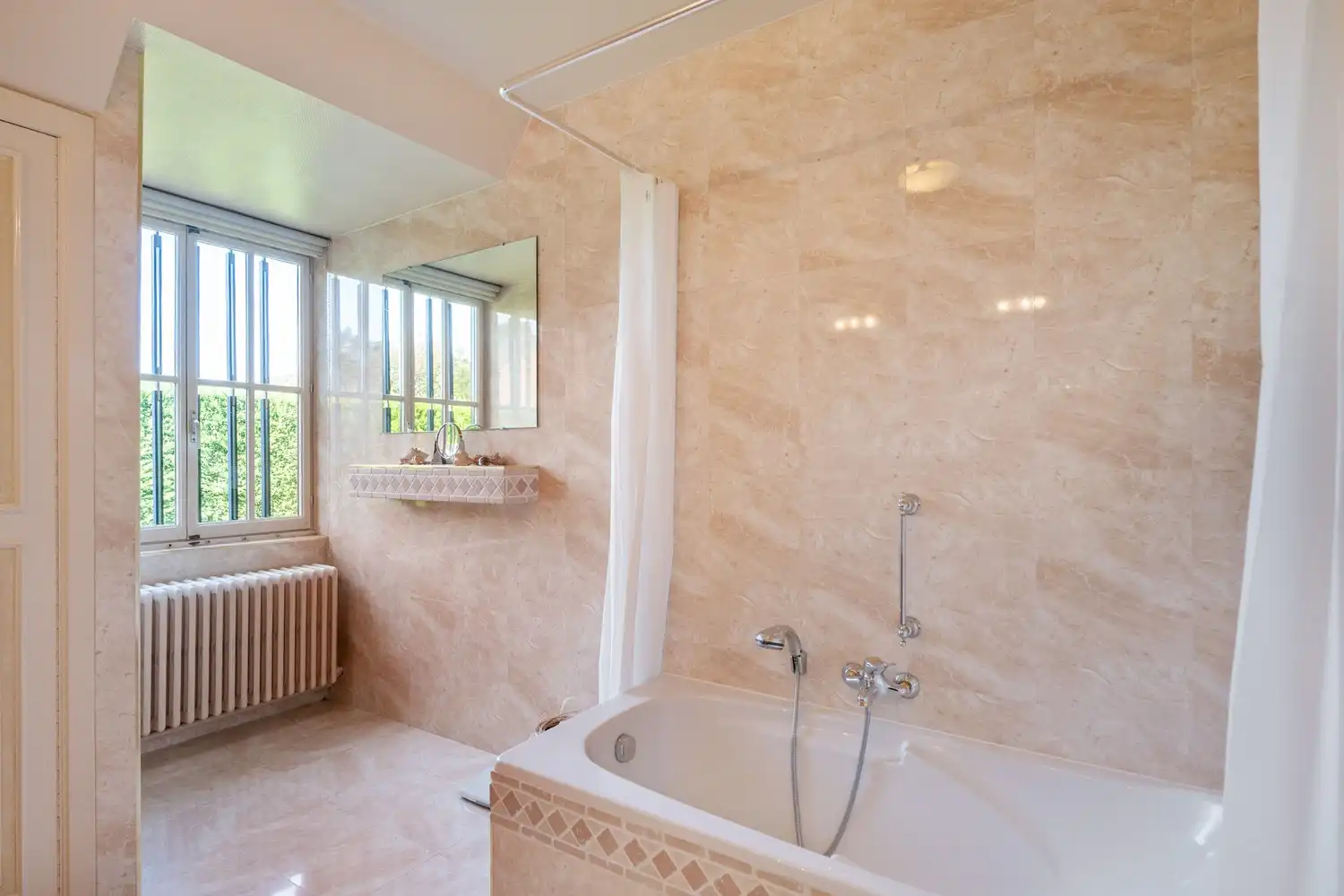 Ruime villa met 5 slpkrs, zwembad en handelsruimte op perceel van 3383m² te Berlaar foto 30