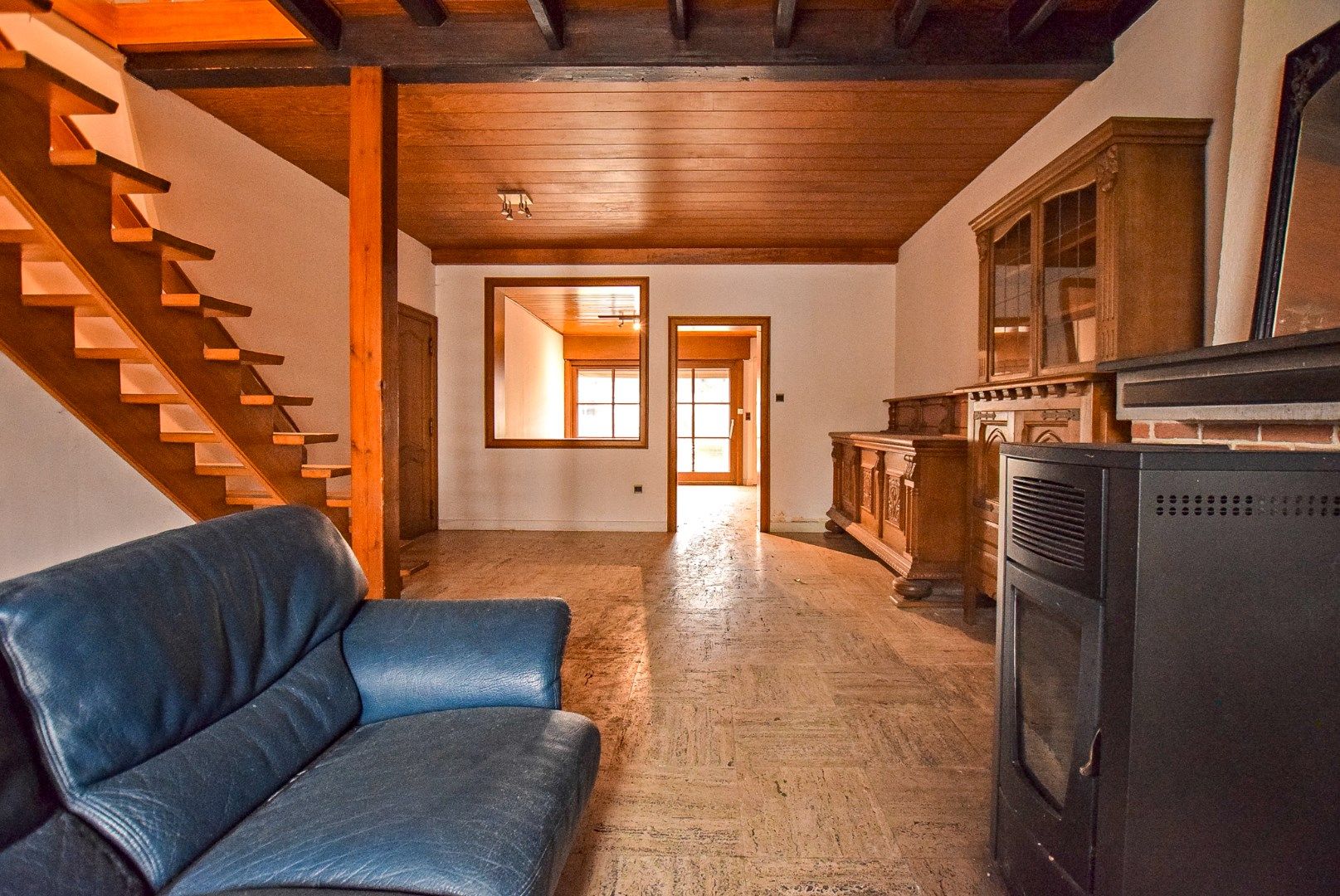 Te renoveren woning met 3 slaapkamers en zongerichte tuin. foto 4