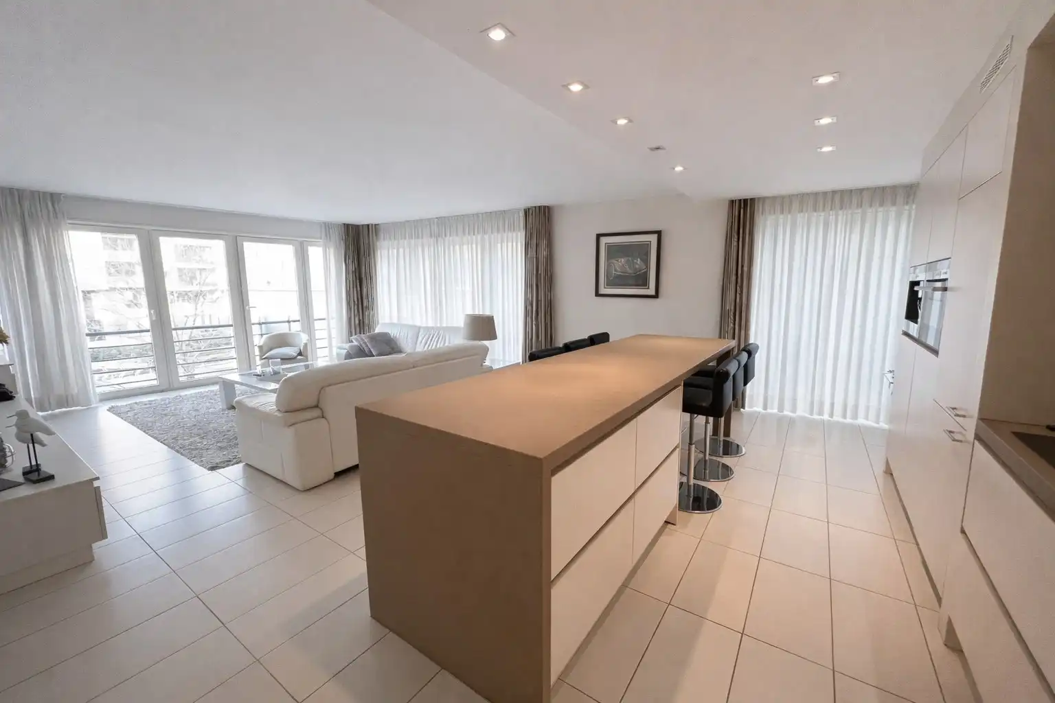 Bemeubeld hoekappartement met 2 slaapkamers  foto 5