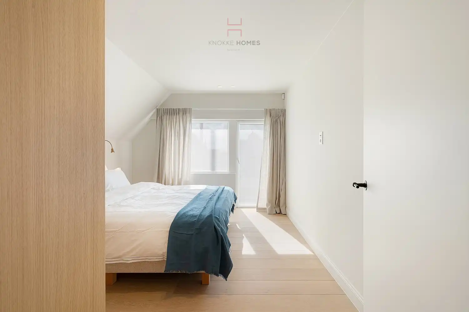 Uitzonderlijk gerenoveerde koppelvilla op topligging in Duinbergen foto 32