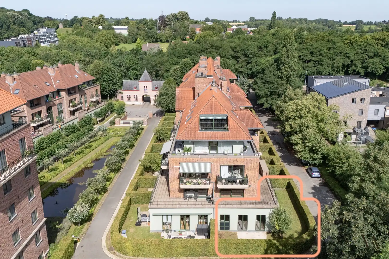 Ruim hoekappartement met uitzonderlijke tuin in groene parkresidentie nabij het centrum van Leuven foto 2