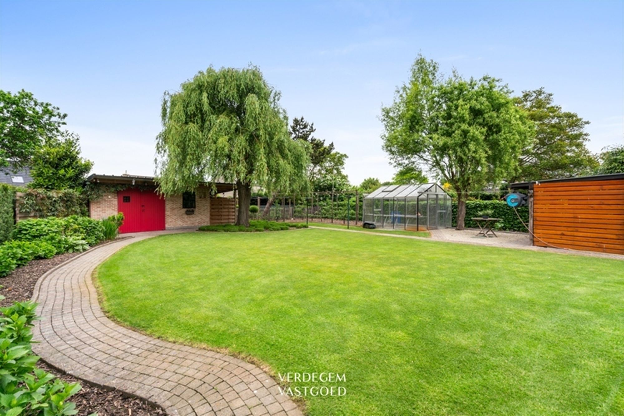 Prachtig en instapklaar wonen in landelijke stijl met garages, atelier en geniettuin foto 18