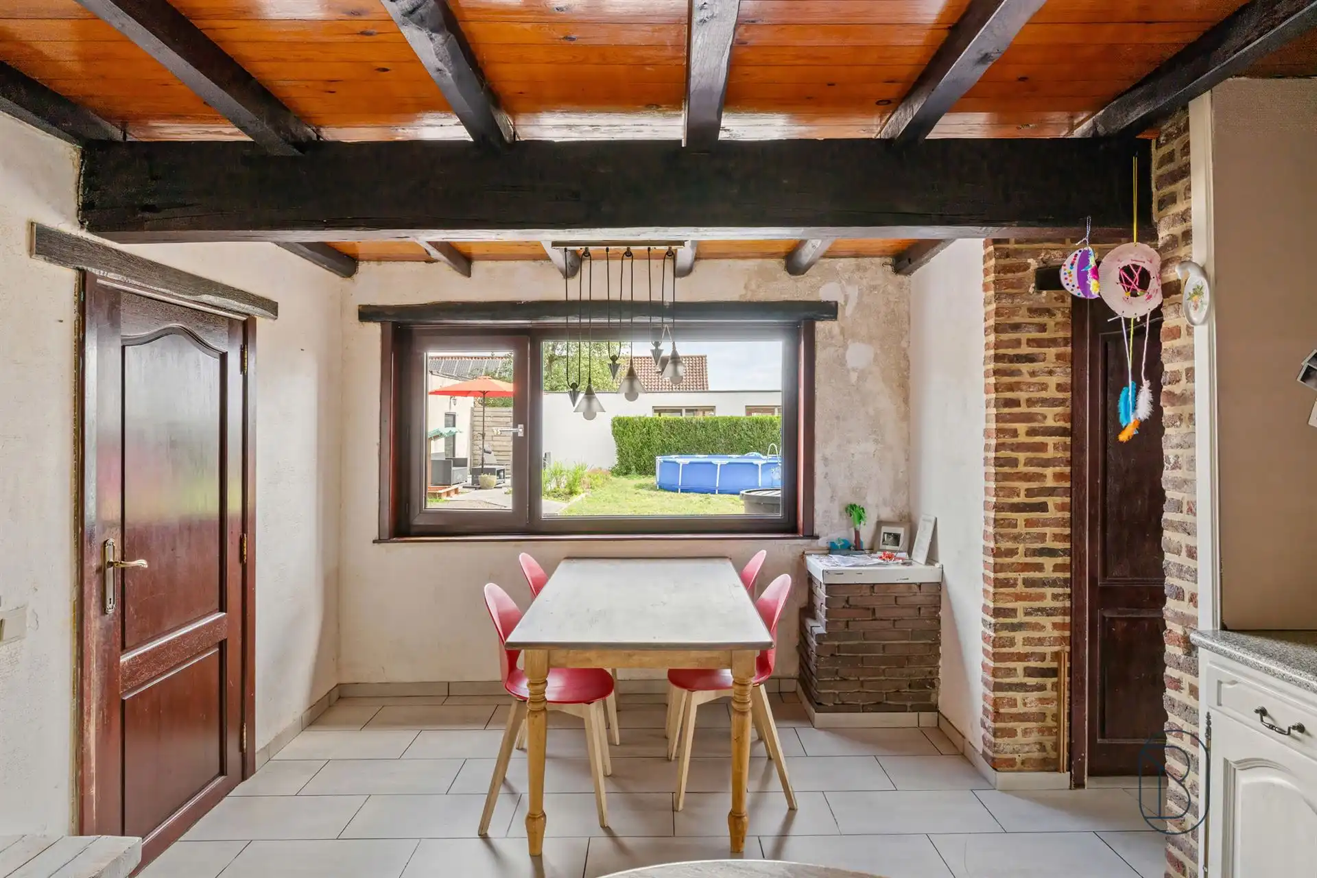 Ruime woning met 4 slpk, garage en bijgebouw op 2.279 m² foto 8