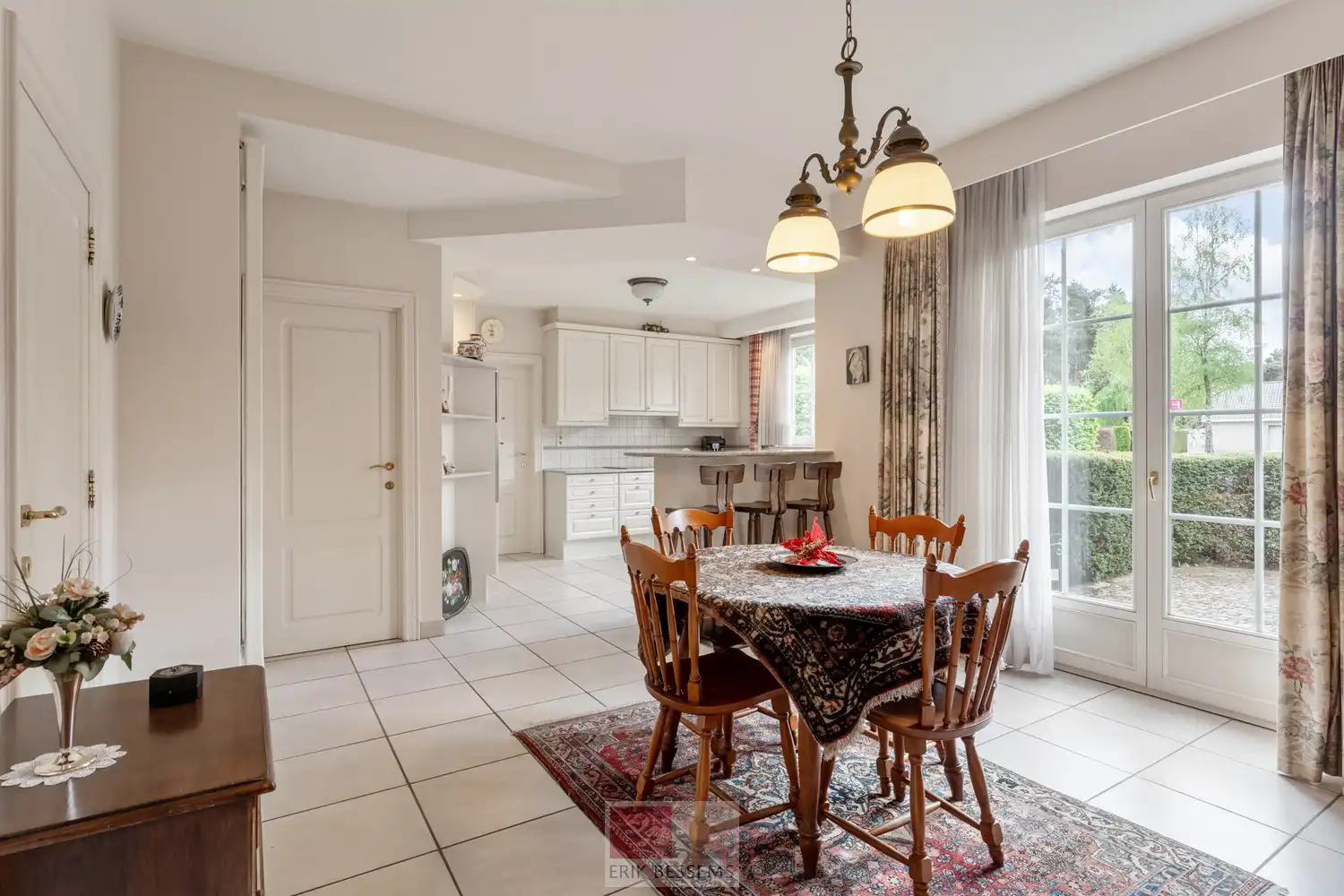 Exclusieve villa met natuurleien dak, gelegen op een unieke toplocatie in het prachtige Maasmechelen, gelegen op een perceel van 3295m². foto 5