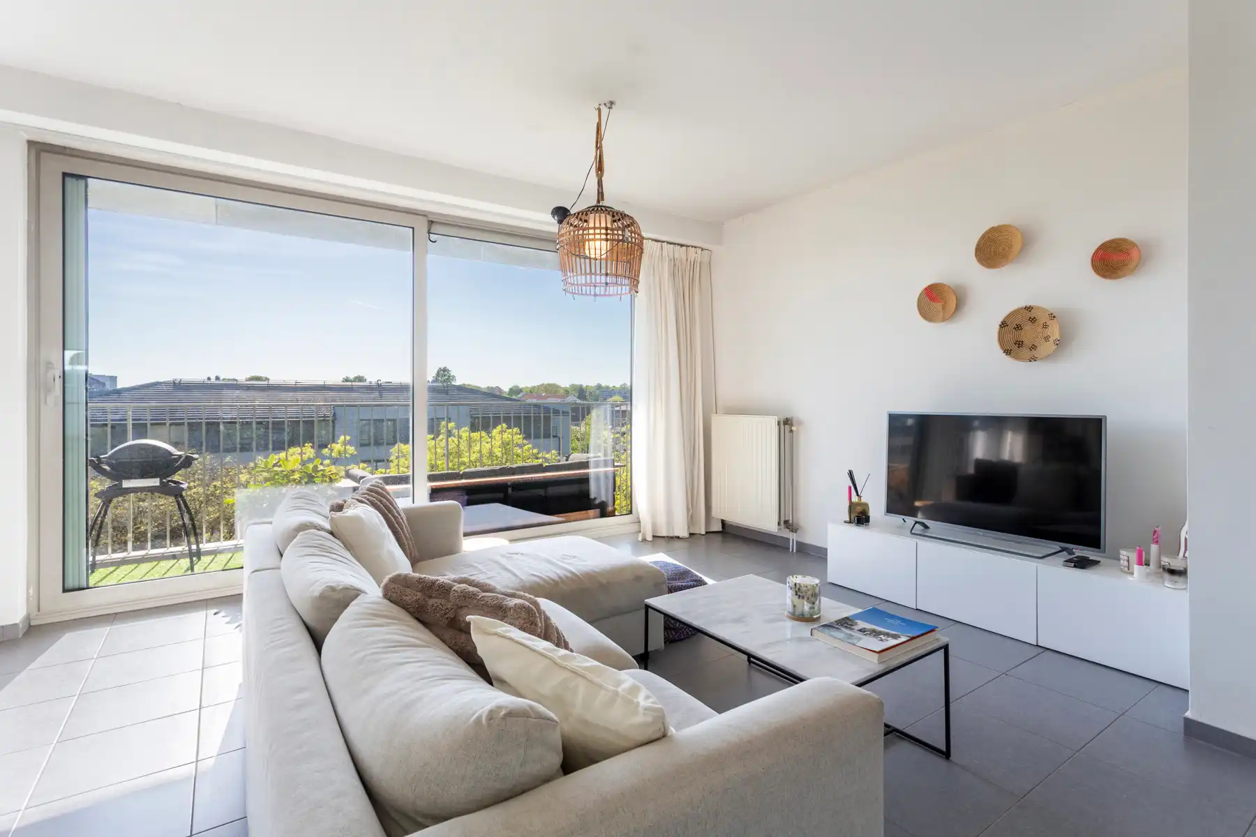 Instapklaar 2-slaapkamerappartement met terras te Berchem foto {{pictureIndex}}