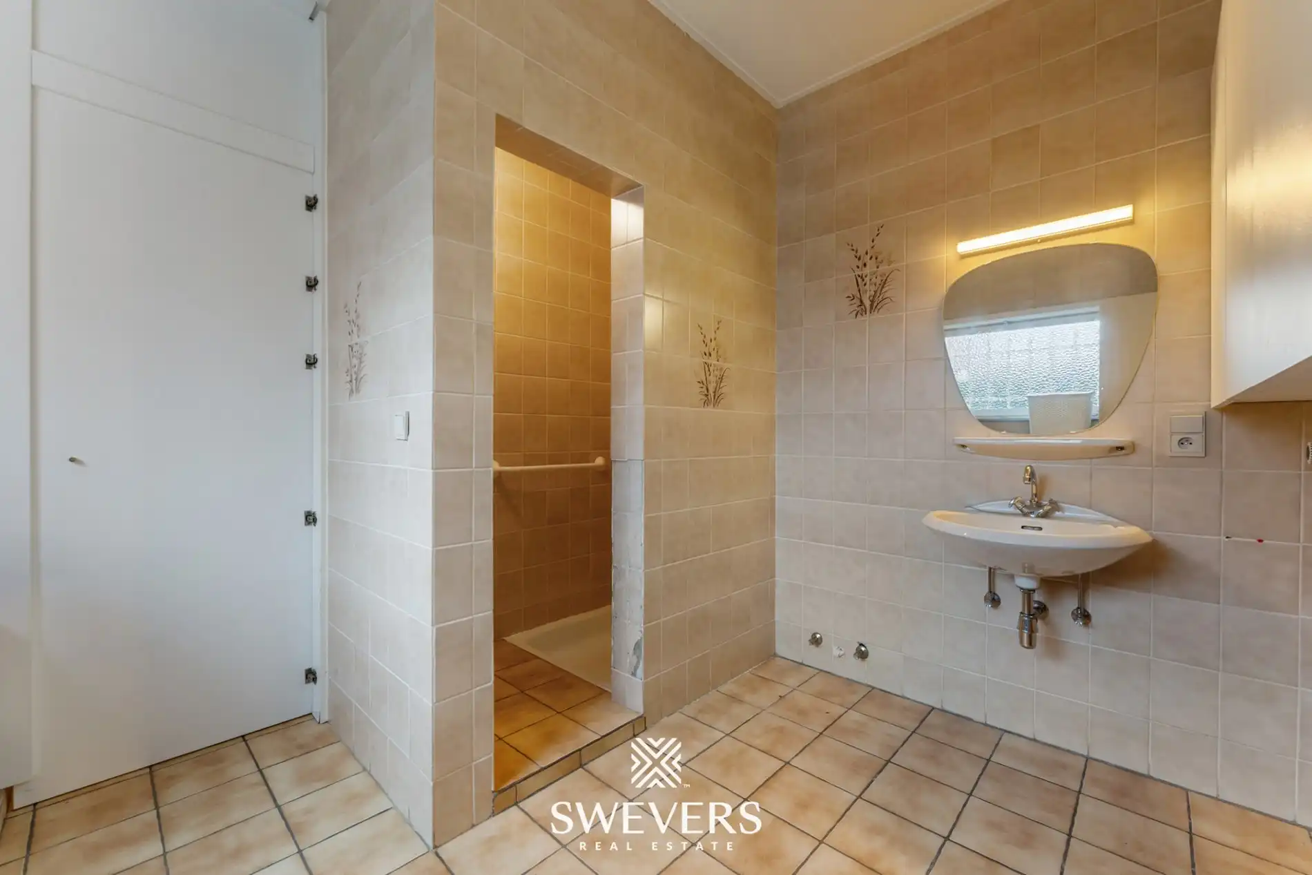 Opbrengsteigendom met handelspand, ruim appartement en uitbreidingspotentieel in hartje Heusden-Zolder foto 42