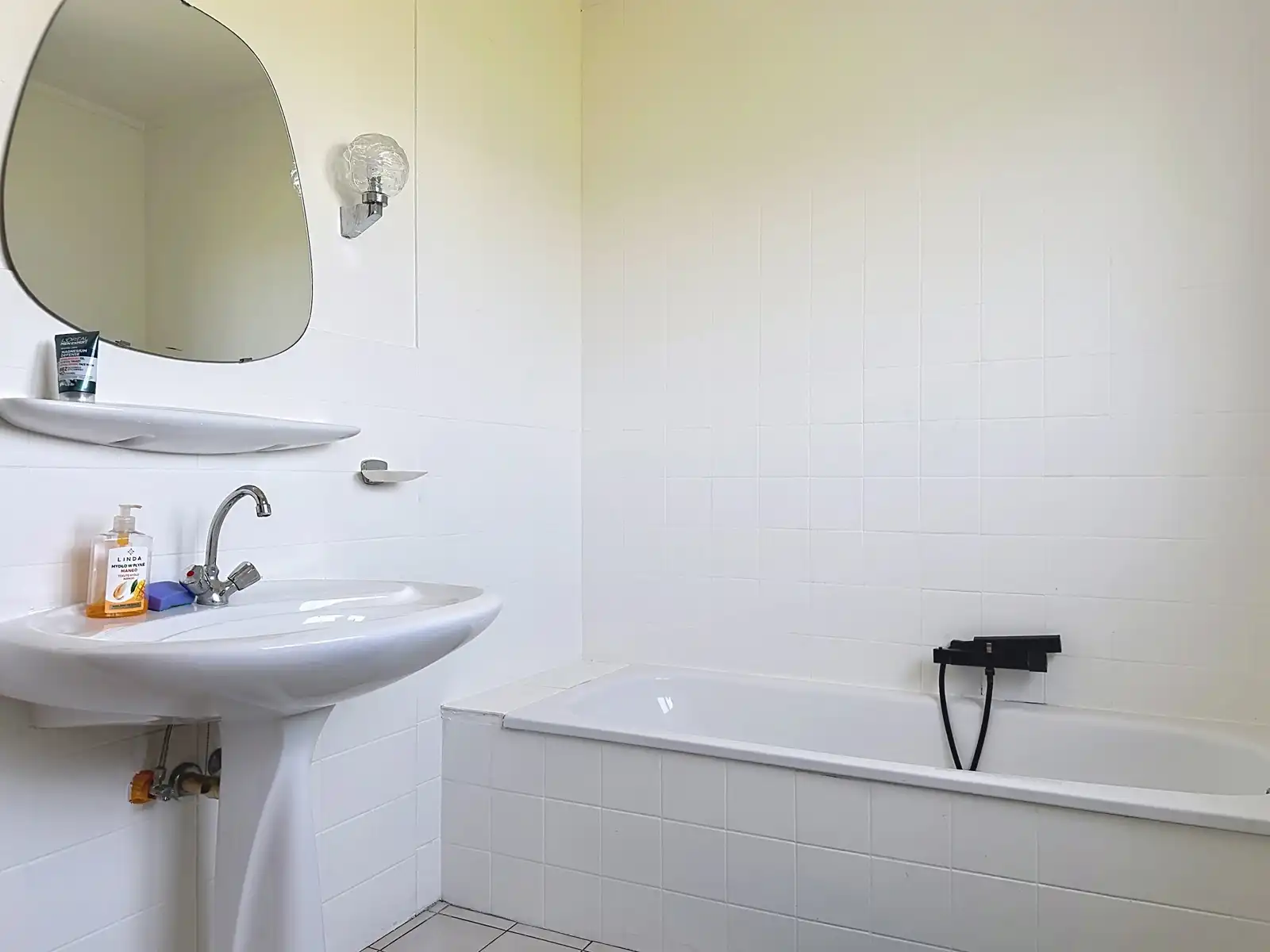 Hoekappartement met 2 slaapkamers en terras met groen zicht — Aartselaar centrum foto 5