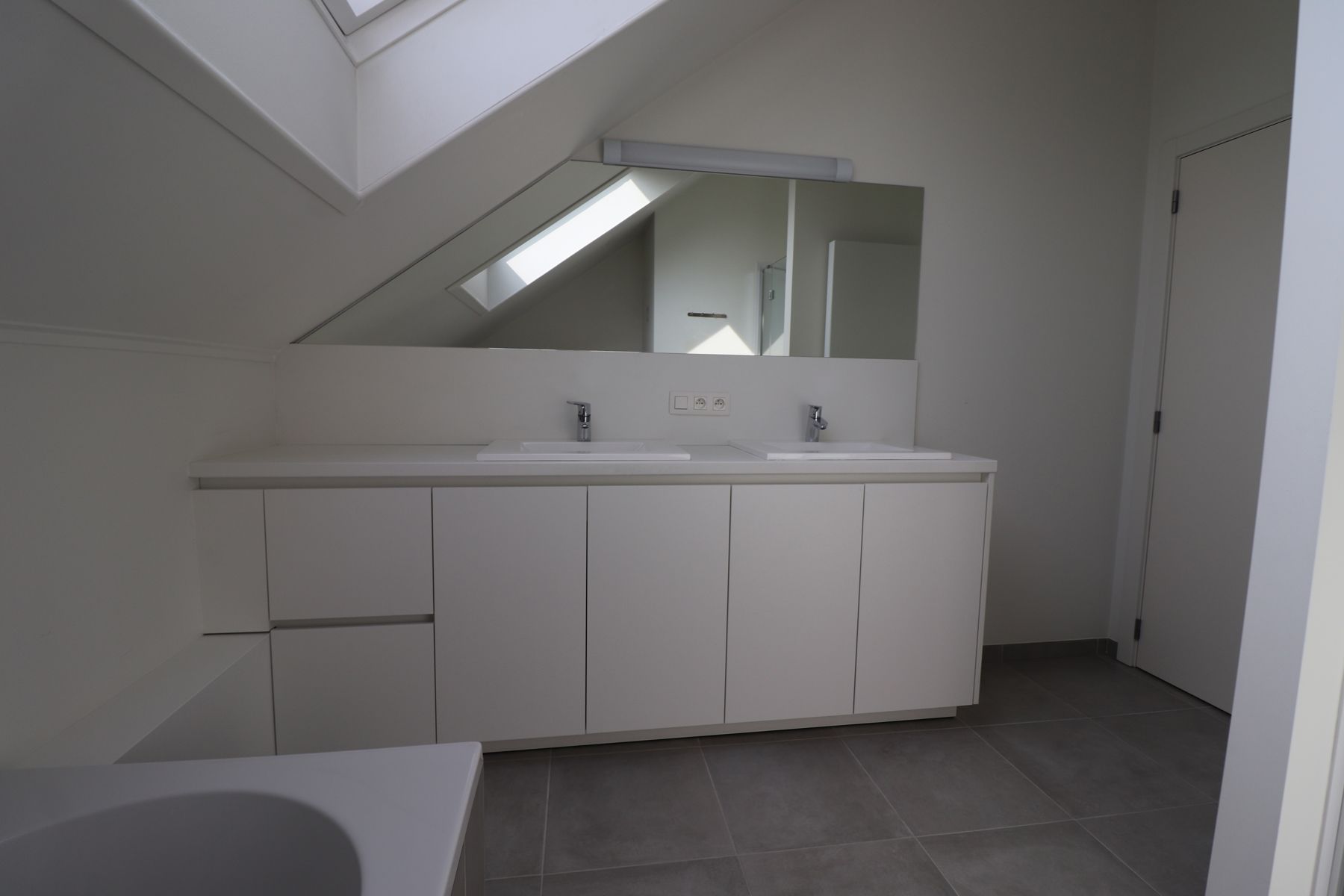 Modern en energiezuinig 2-slaapkamerappartement met carport en ruim terras. foto 7