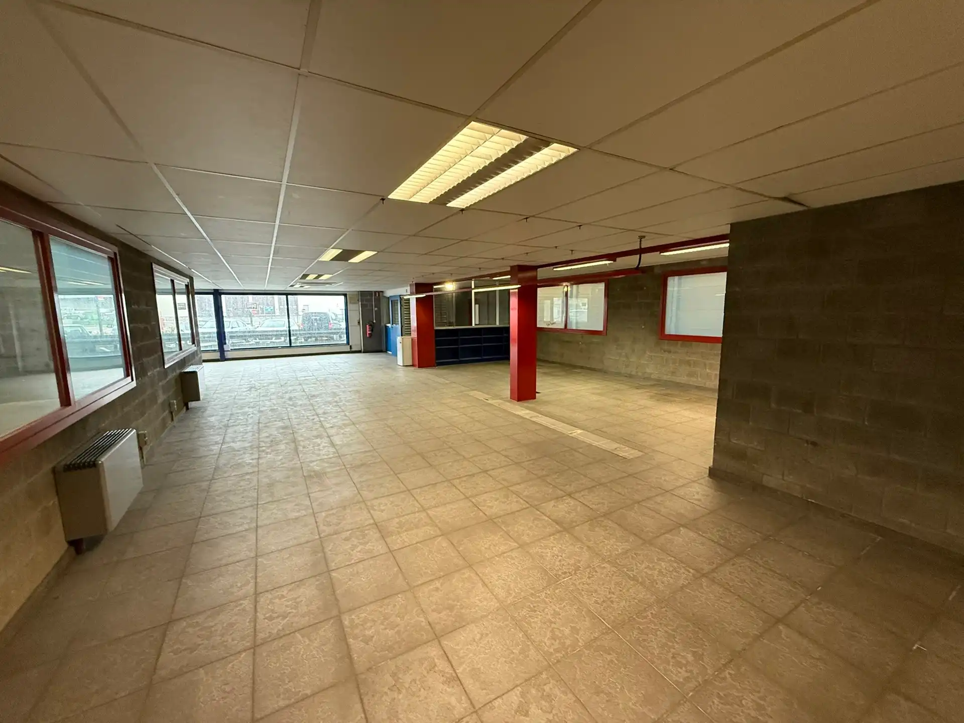 Magazijn met kantoren te huur in industriezone TTS te Temse foto 9