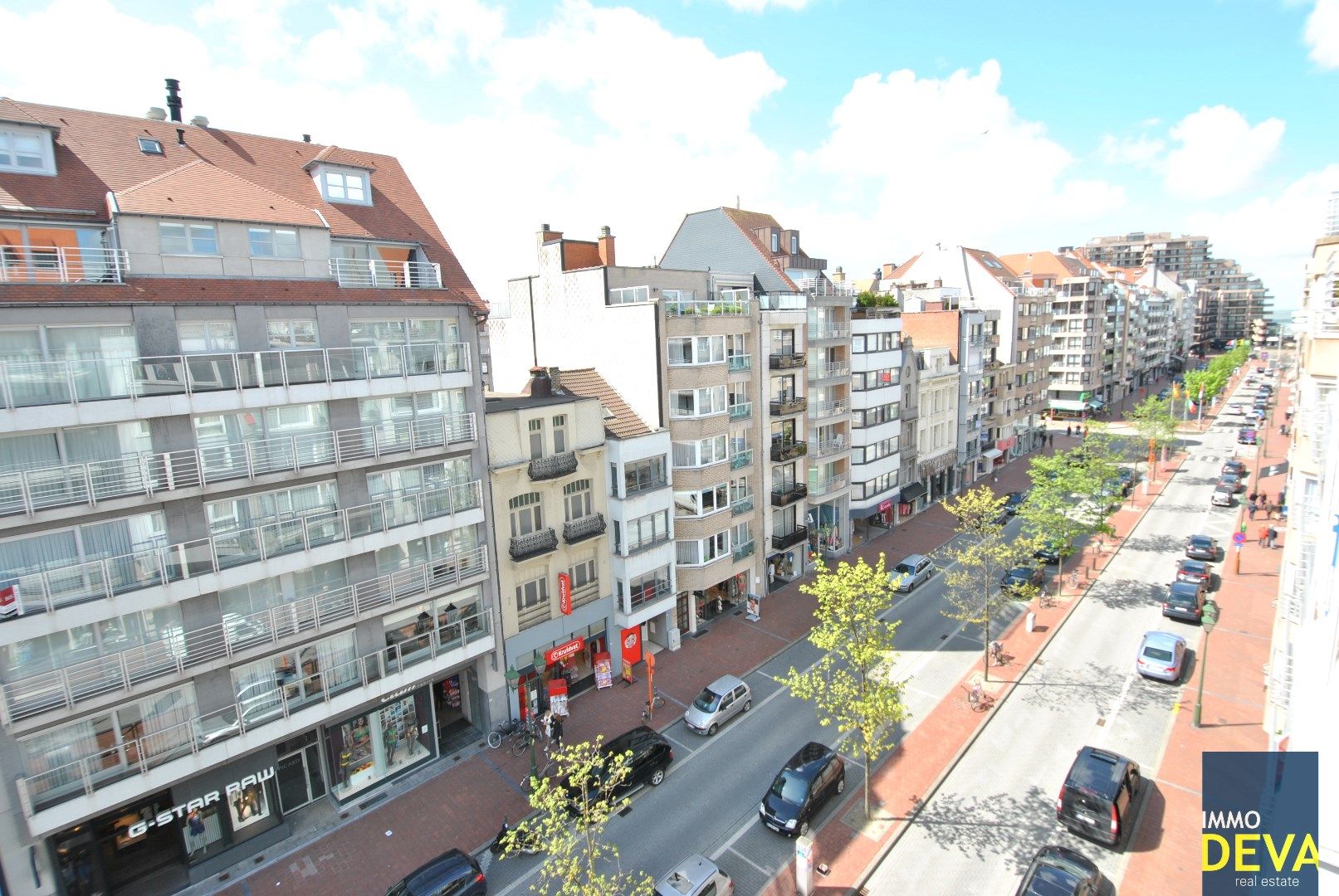 Ruim appartement met 3 slpk. gelegen in het centrum van Knokke met een façade van 9m. foto 8