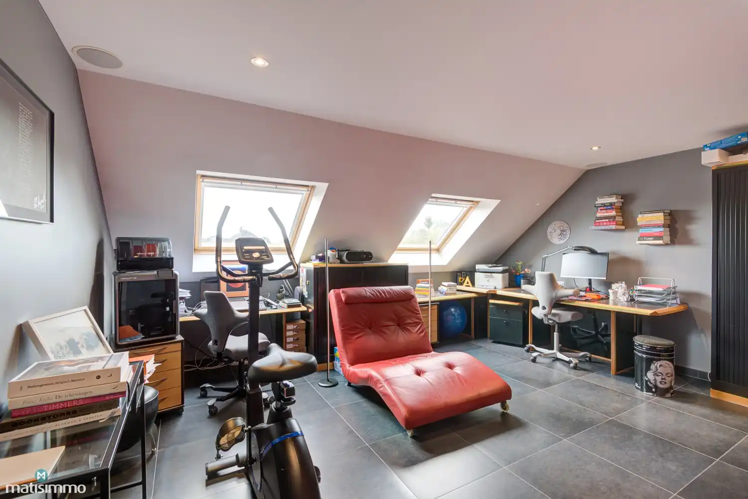 ZEER RUIM EN MODERN DUPLEXAPPARTEMENT (234M²) MET 5 SLAAPKAMERS, 2 BADKAMERS, 2 TERRASSEN, 2 KELDERS, DUBBELE GARAGE (60M²) (+ OPTIONEEL GARAGE) IN HET CENTRUM VAN LANAKEN foto 16