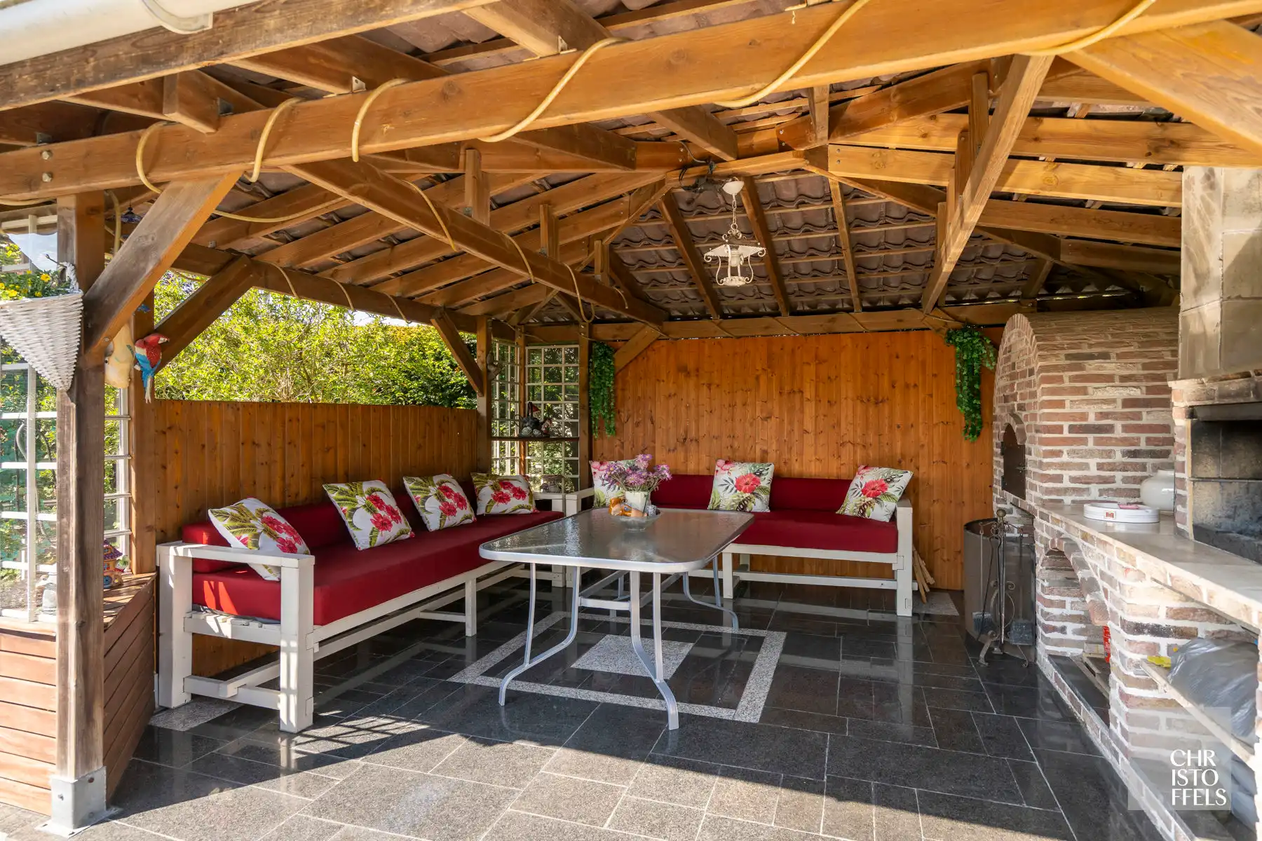 Zeer ruime woning met twee studio's op een perceel van 1950 m²! foto 27