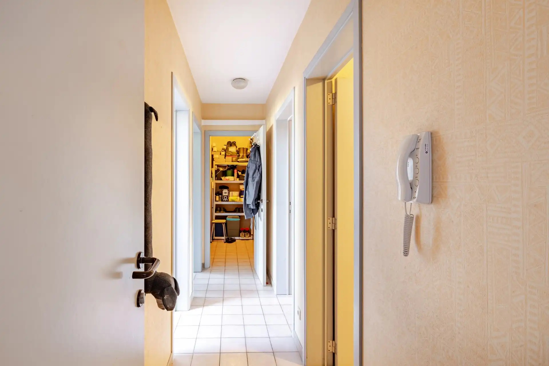 Appartement op de tweede verdieping met twee slaapkamers en garage foto 8