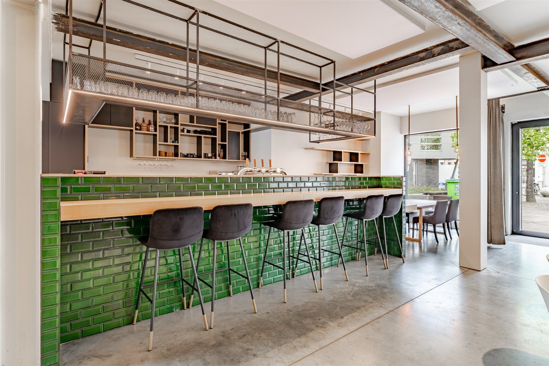 Instapklaar hoogwaardig restaurant inclusief inrichting en meubilair  foto 9