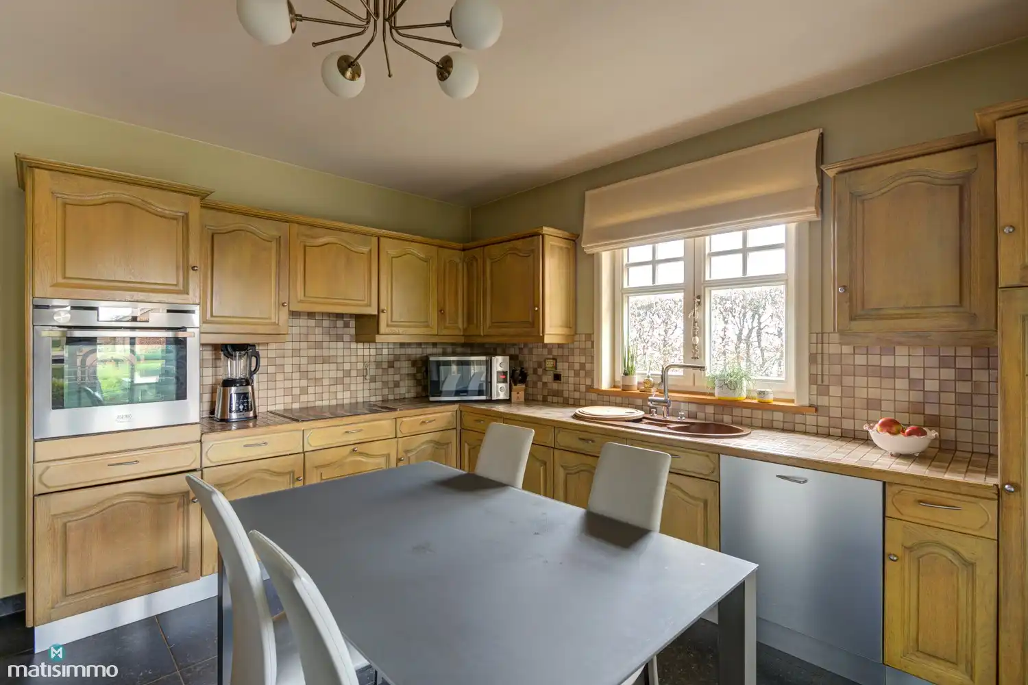 INSTAPKLARE EN ENERGIEZUINIGE WONING MET INPANDIGE GARAGE, TUINKAMER, KELDER EN RUIME TUIN TE ELST foto 5