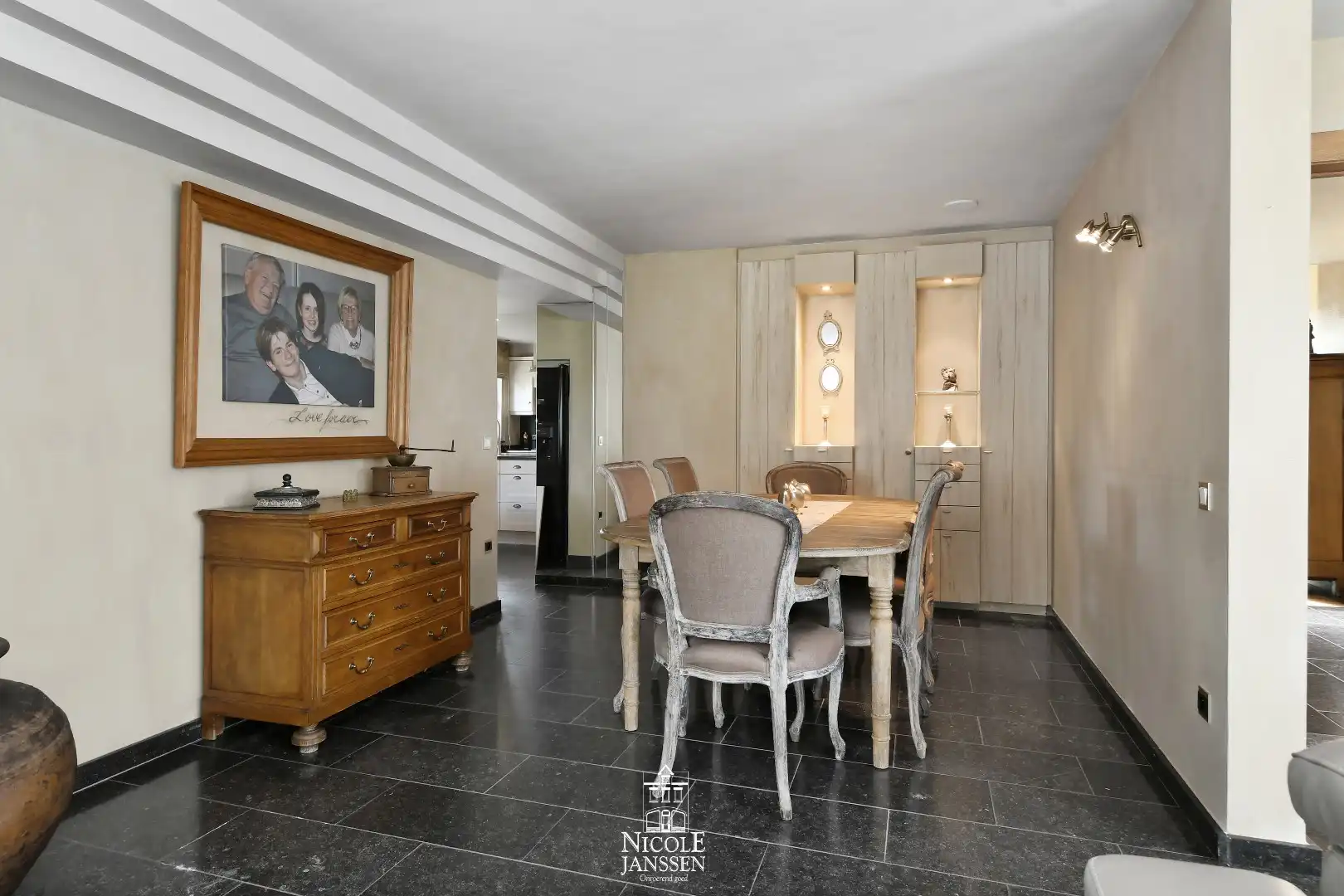 Ruime villa op een royaal perceel foto 9