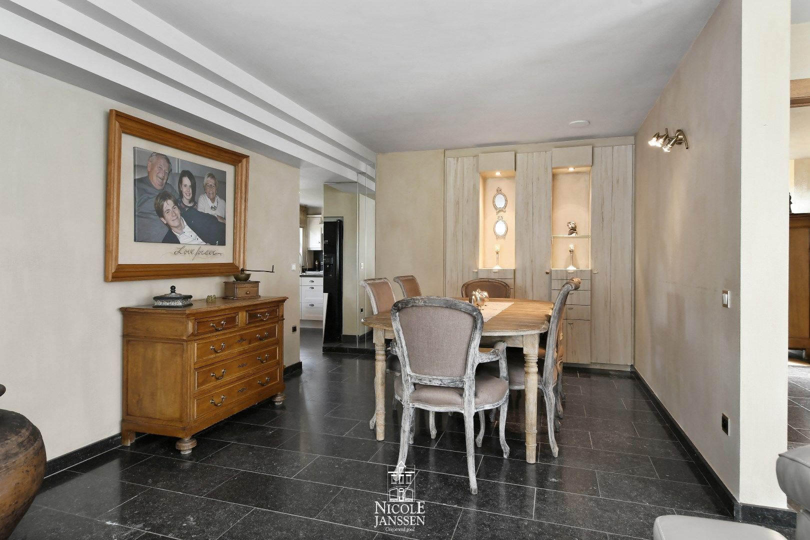 Ruime villa op een royaal perceel foto 9