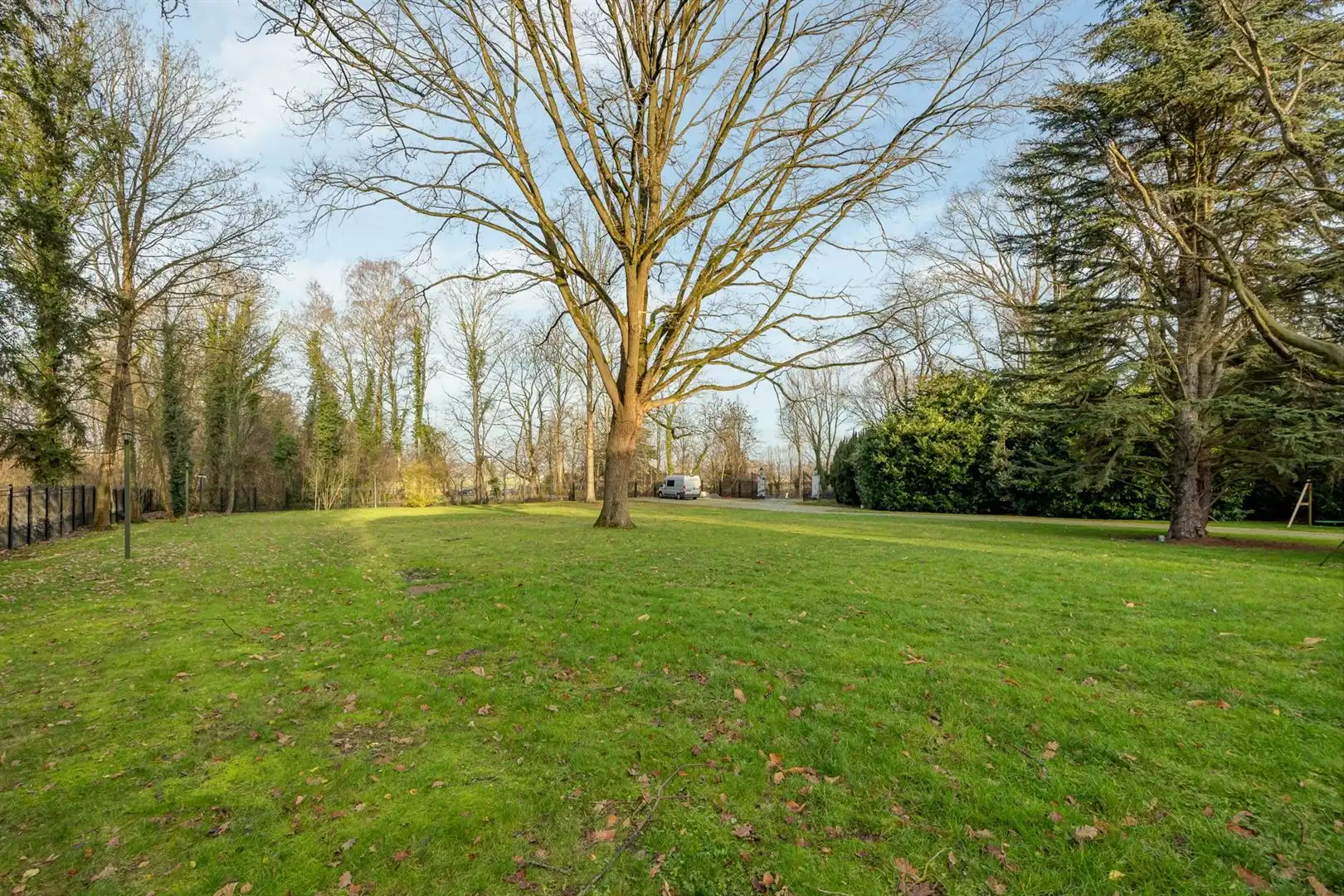 State-of-the-art villa tussen eeuwenoude bomen foto 35