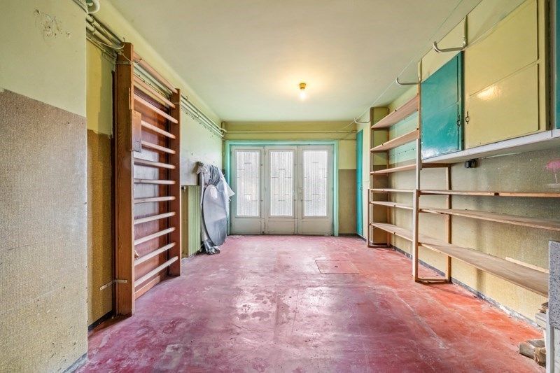 Ruime te renoveren rijwoning met zeer veel mogelijkheden en tuin foto 15
