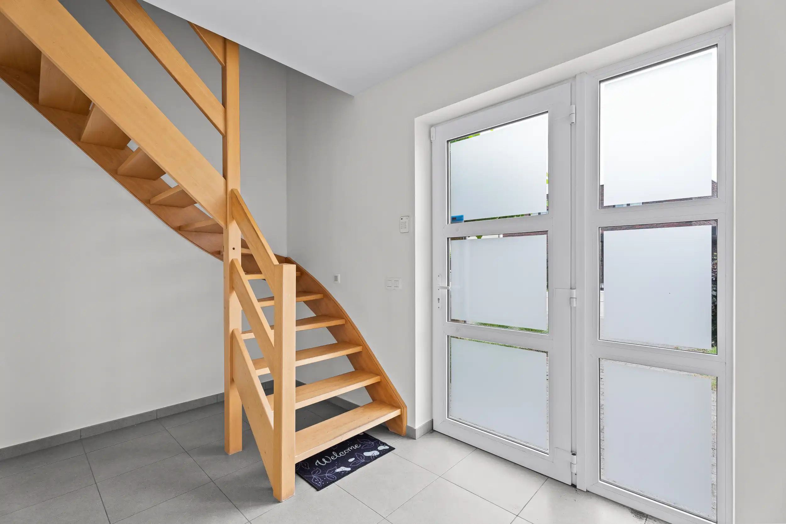 Moderne en energiezuinige gezinswoning in hartje Lochristi foto 4