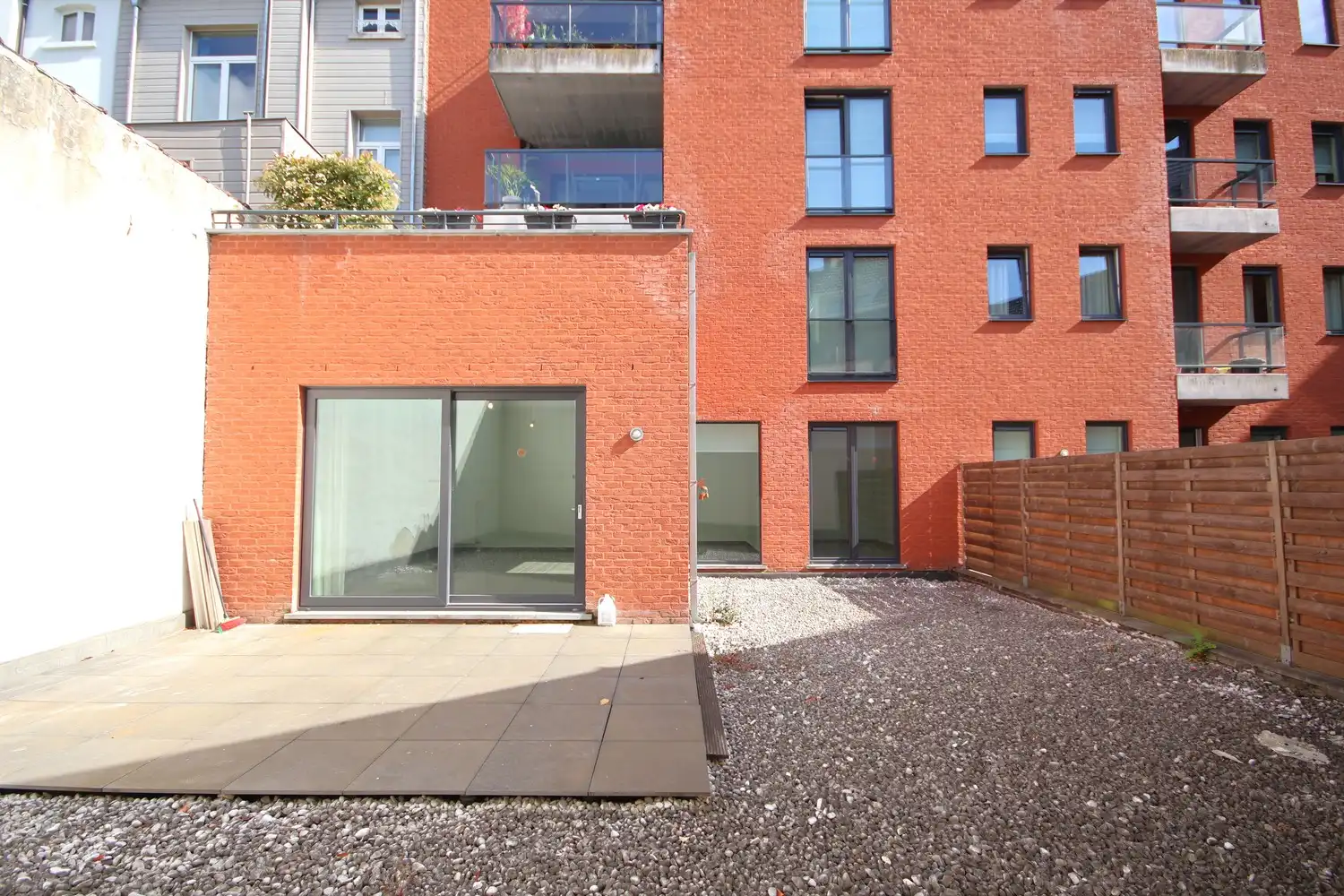 Modern gelijkvloers appartement met 2 slaapkamers en groot terras foto 25