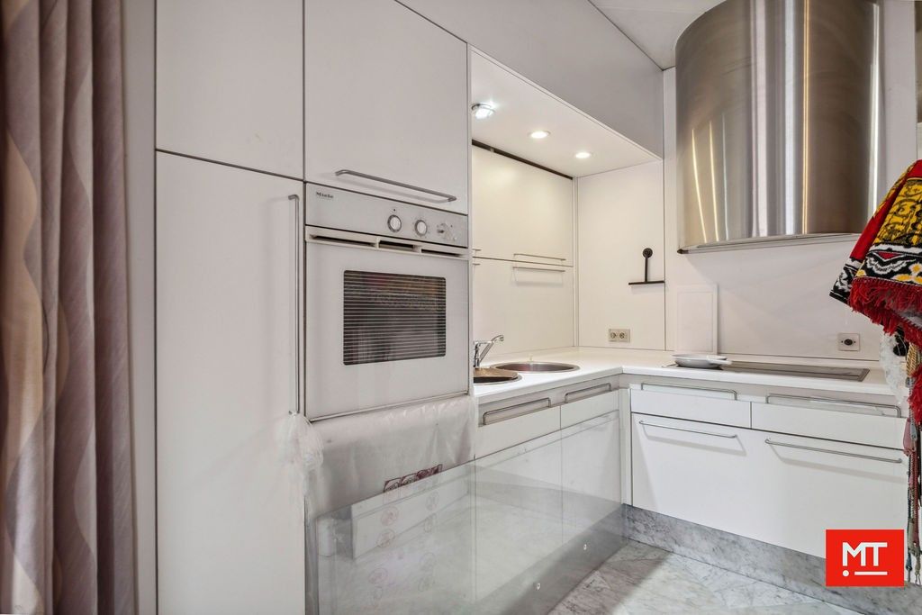 Veelzijdig gebouw bestaande uit handelsruimte, woning en appartement in het centrum van Wervik foto 14