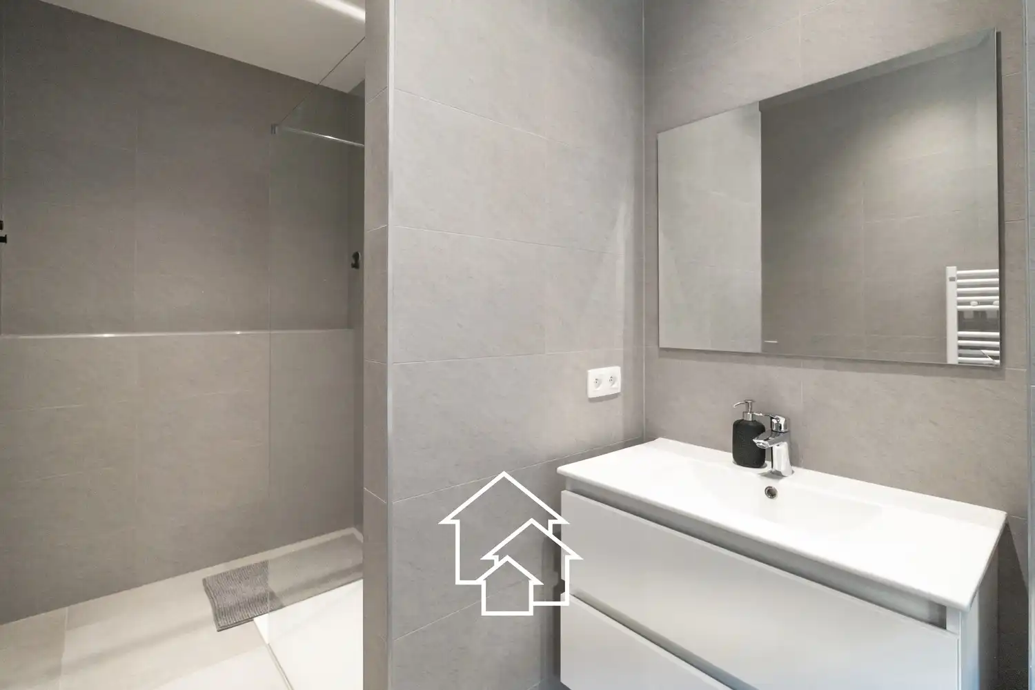 Klasse appartement gemeubeld met ruime terras foto 15