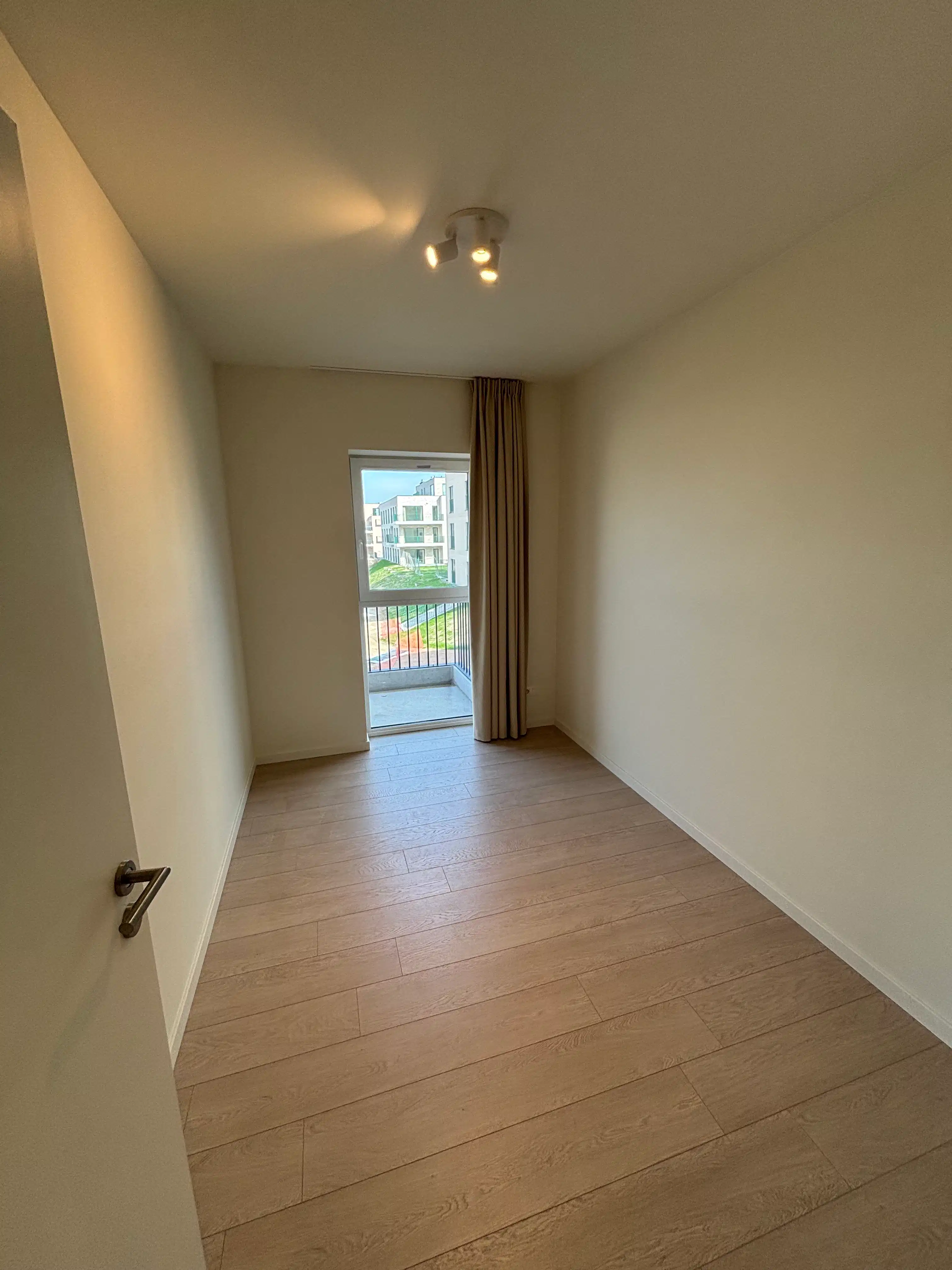 Nieuwbouw 2-slaapkamerappartement met bureau/dressing foto 12