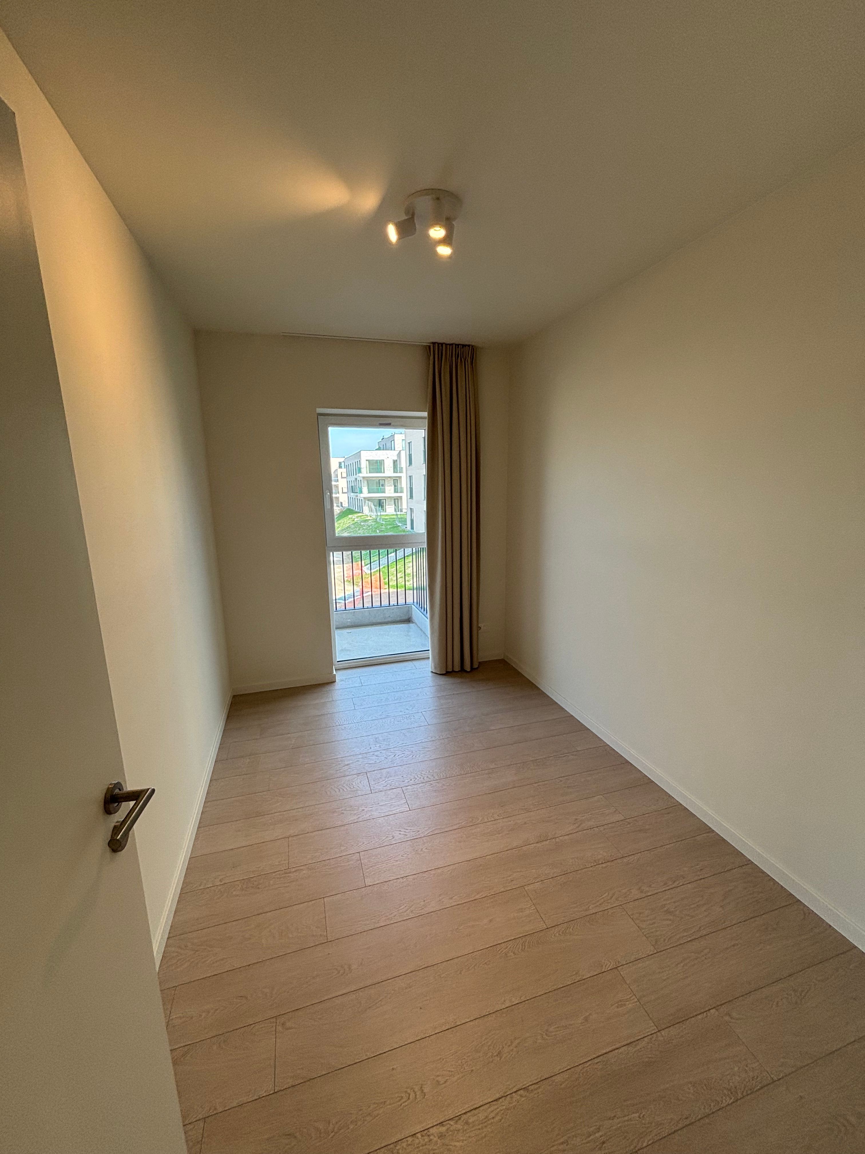 Nieuwbouw 2-slaapkamerappartement met bureau/dressing foto 11