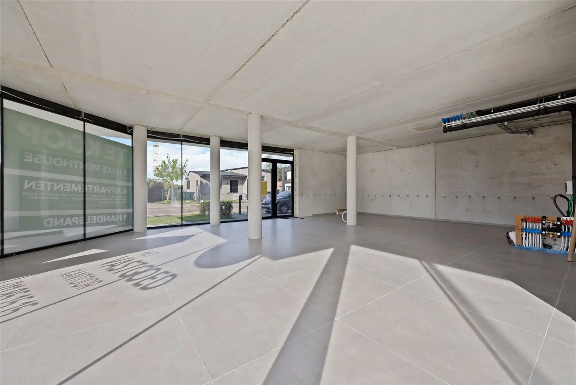 HANDELSPAND VAN 112M² MET 4 AUTOSTAANPLAATSEN OP COMMERCIËLE TOPLIGGING TE BERINGEN! foto 7