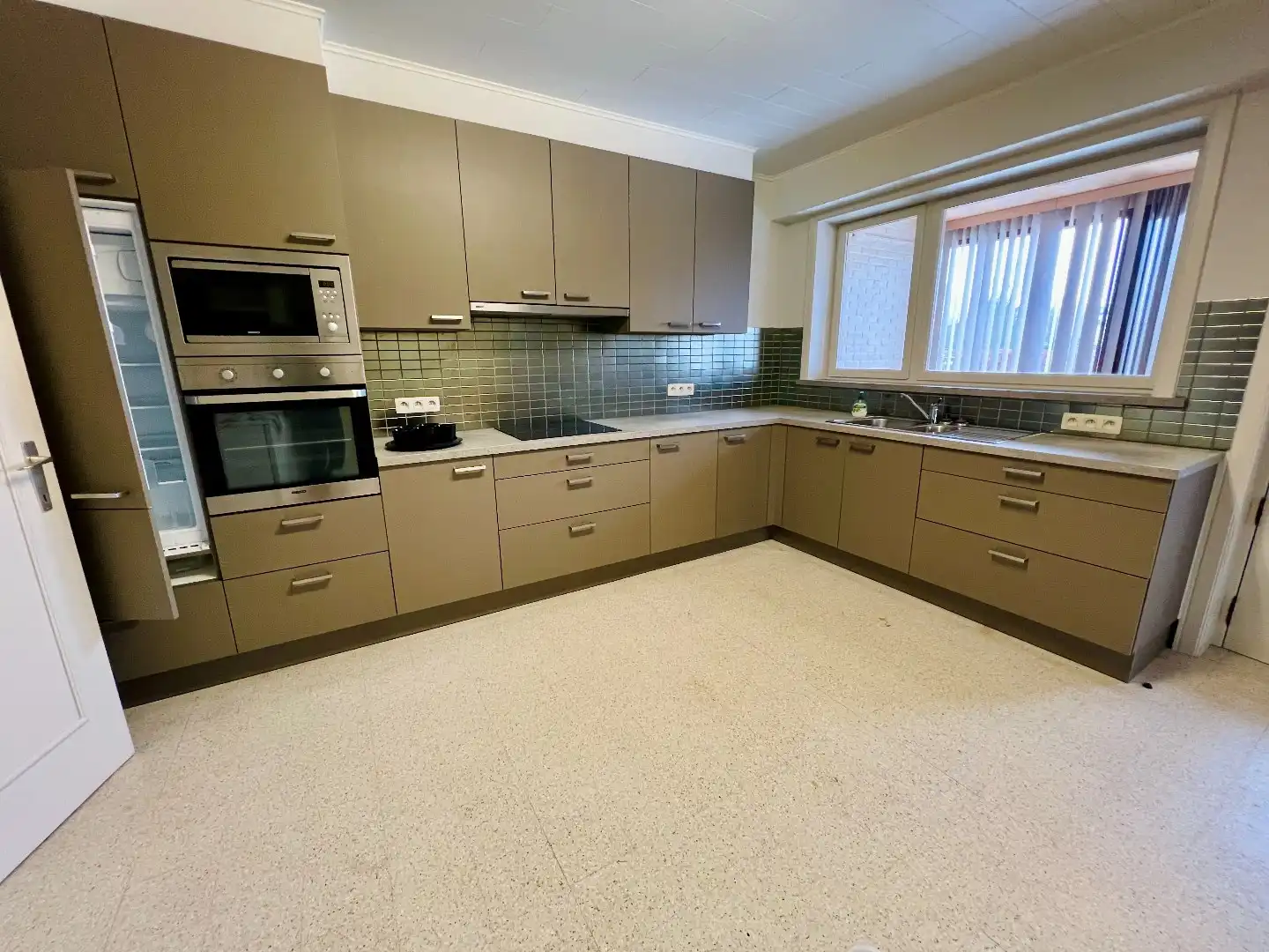 Open bebouwing met 3 slpks, tuin en garage foto 4