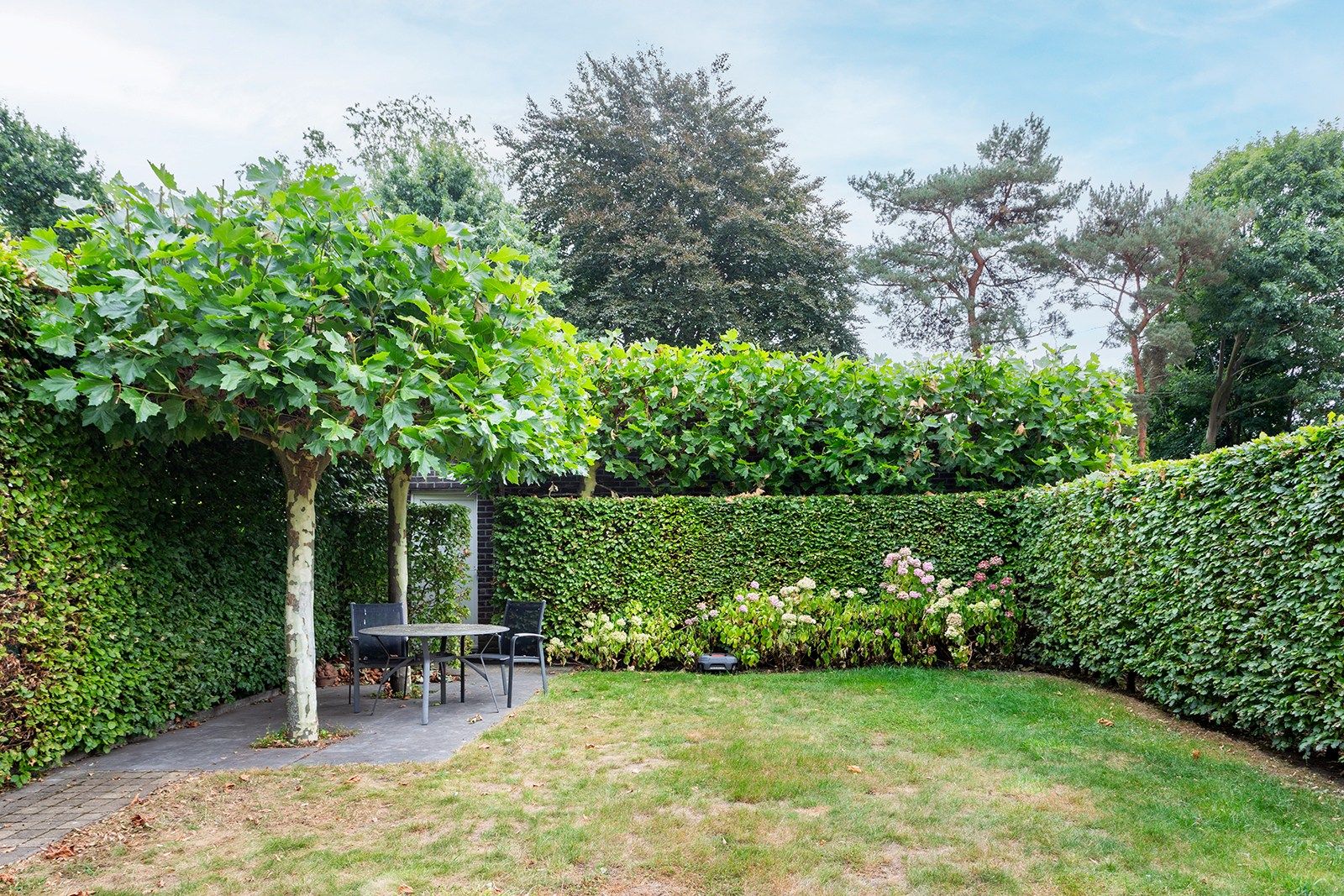 Instapklaar appartement met tuin en dubbele garage foto 14