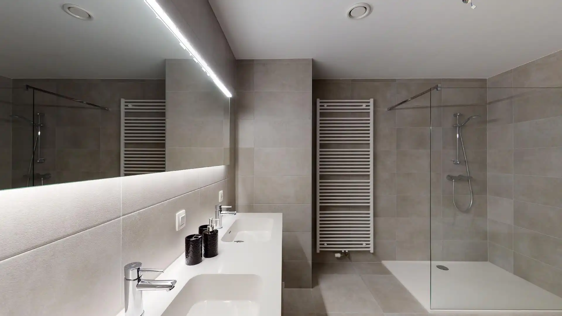 ZEER RUIME KWALITATIEVE WONING MET INPANDIGE GARAGE foto 27