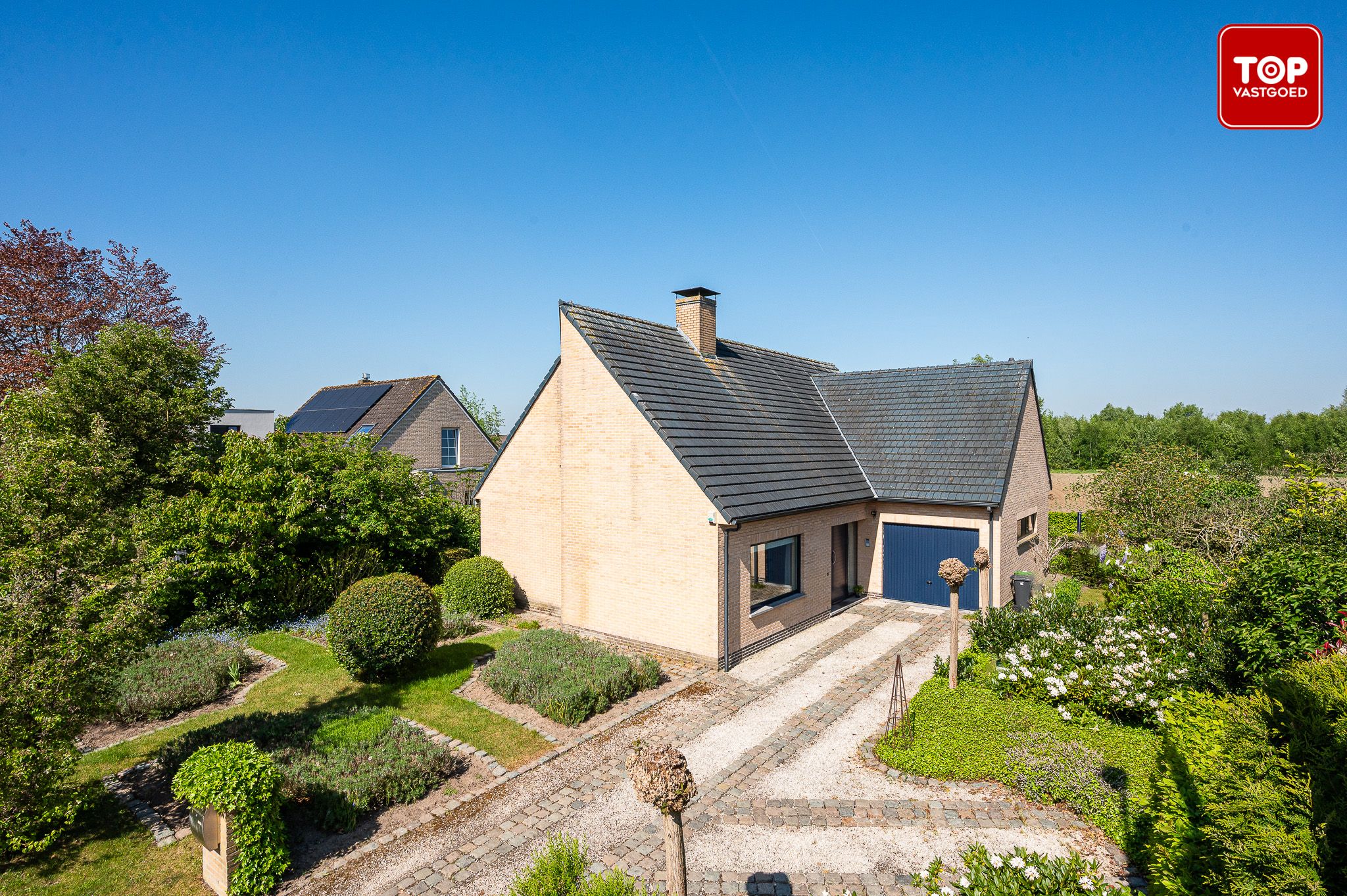 Villa met 6 slaapkamers en prachtige tuin foto {{pictureIndex}}