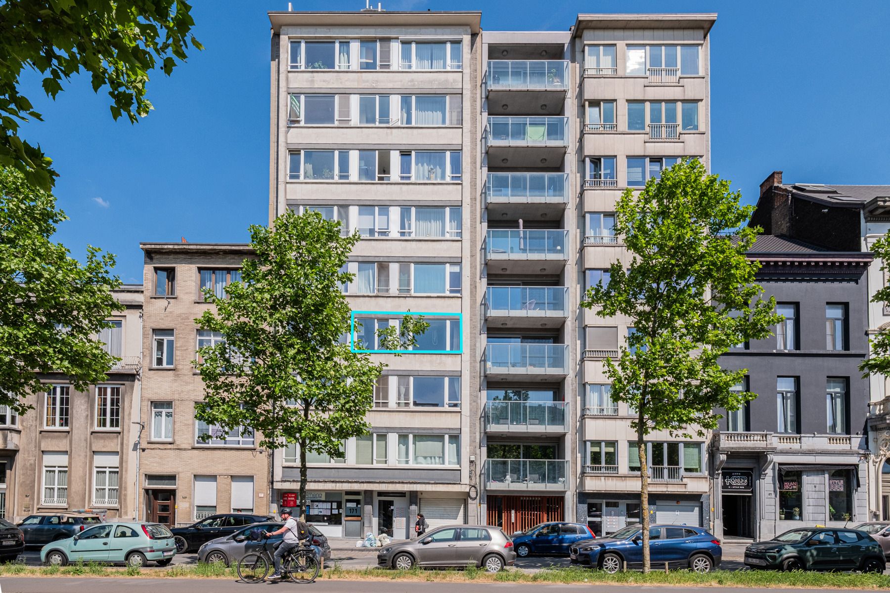 Volledig bemeubeld en gerenoveerd appartement met terras  foto 11