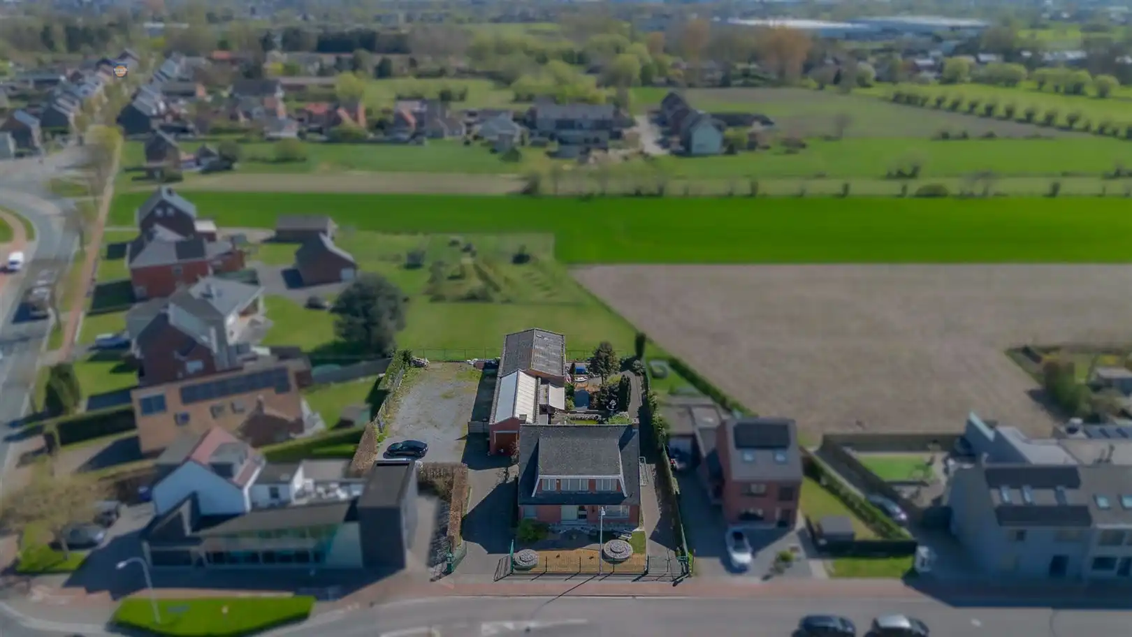 Karaktervolle villa met bijgebouw en ruime parking foto 31