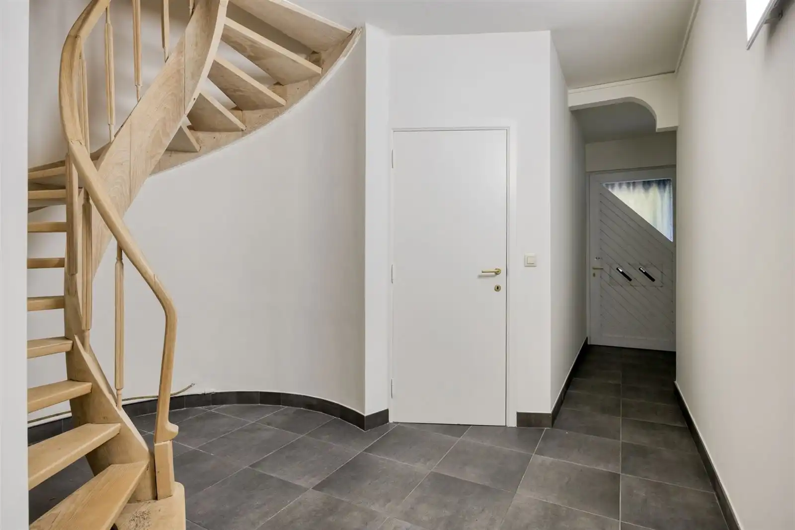 Uniek aanbod in Wilrijk: appartement met handelspand, tuin en bijgebouw  foto 3