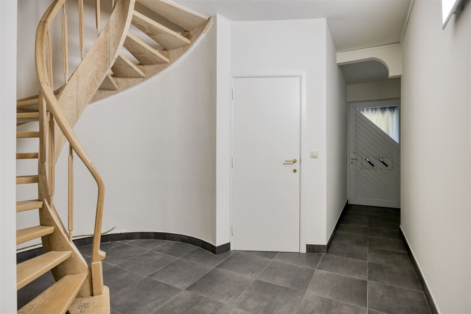 Uniek aanbod in Wilrijk: appartement met handelspand, tuin en bijgebouw  foto 3