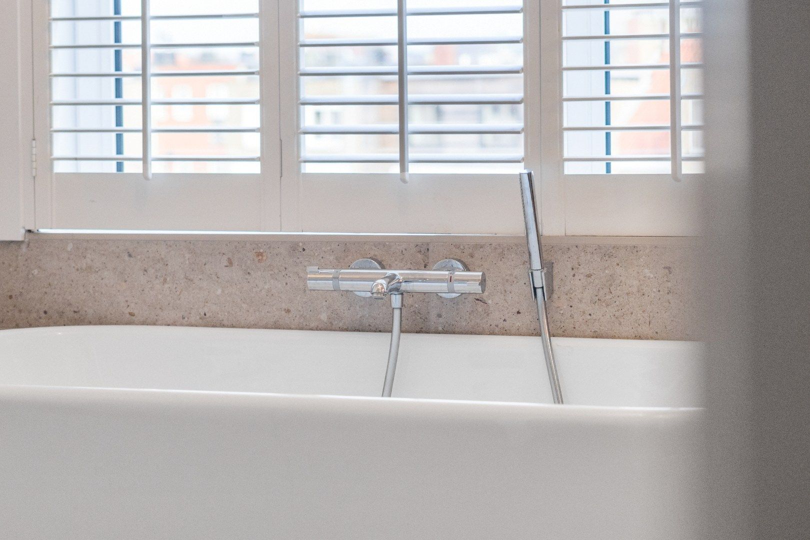 Ruime gezinswoning met inpandige garage en gezellige tuin. foto 18