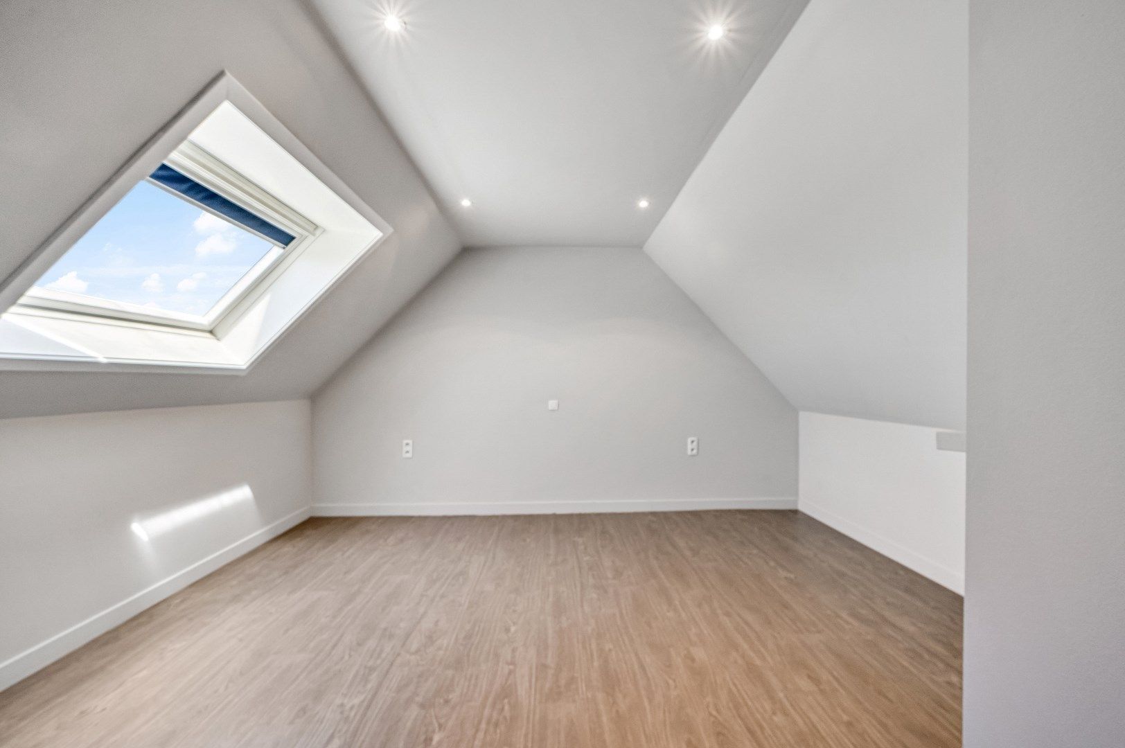 Instapklaar appartement met ruim terras foto 9