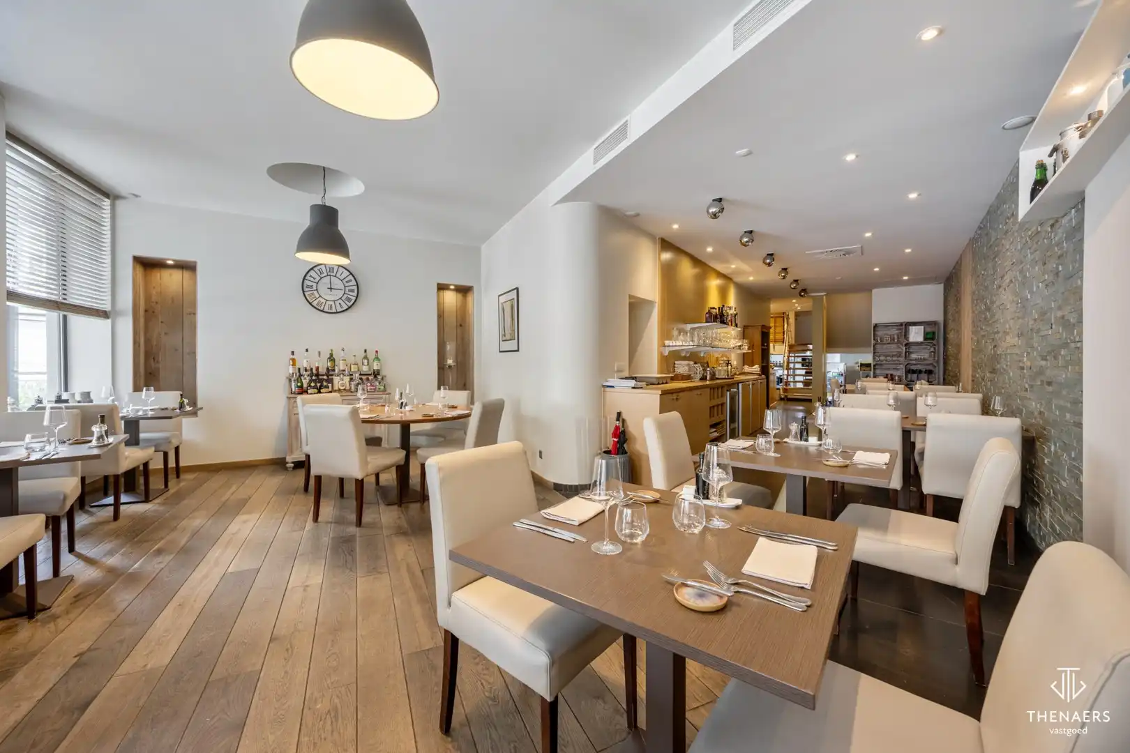 Karaktervol handelshuis met restaurant en ruime woonst op topligging in hartje Sint-Truiden. foto 4