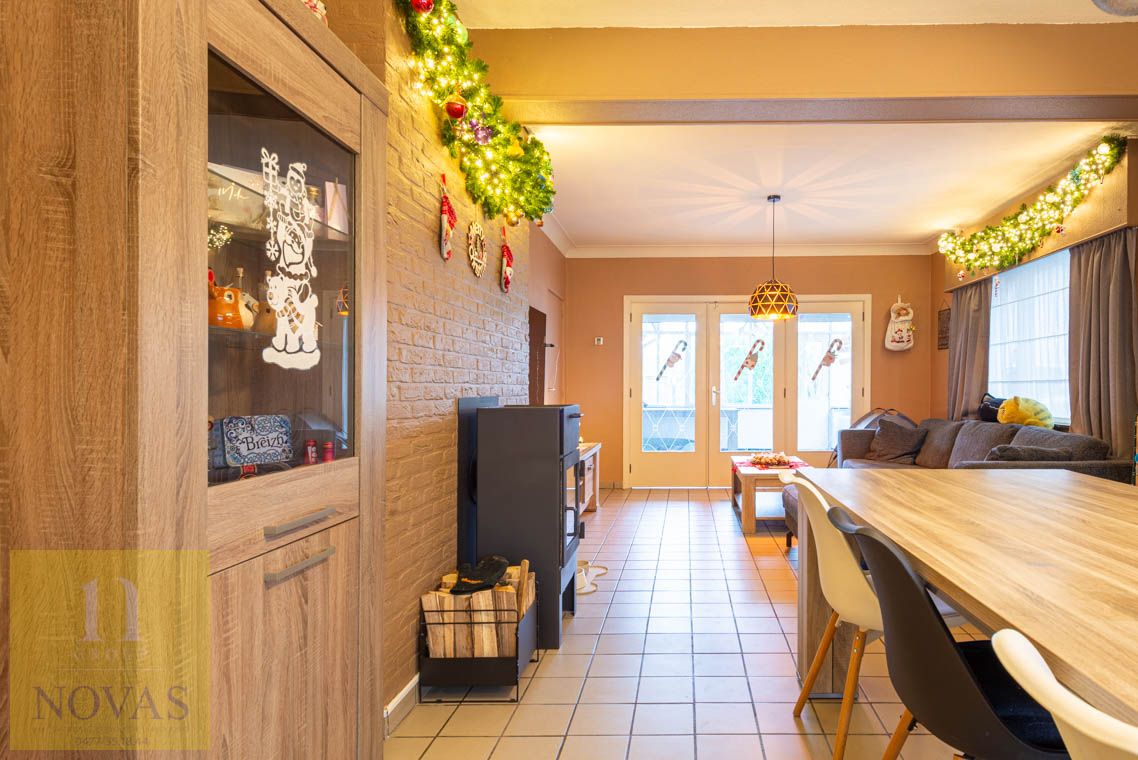 Gezellige woning met 3 slaapkamers, fijne woonkamer en diepe tuin foto 4