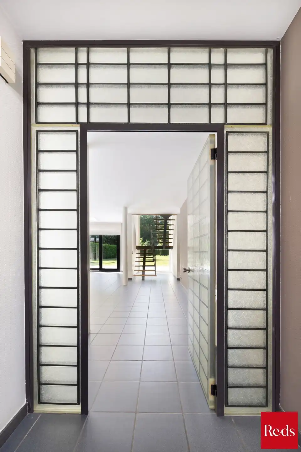 Villa met zwembad omringd door natuur en maximale privacy foto 5